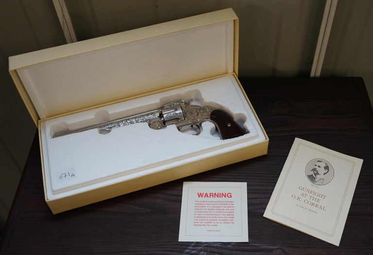 STUNNING FRANKLIN MINT WYATT EARP .44 REPLiCA REVOLVER USED STUNNING FRANKLIN MINT WYATT EARP .44 REPLiCA REVOLVER USED