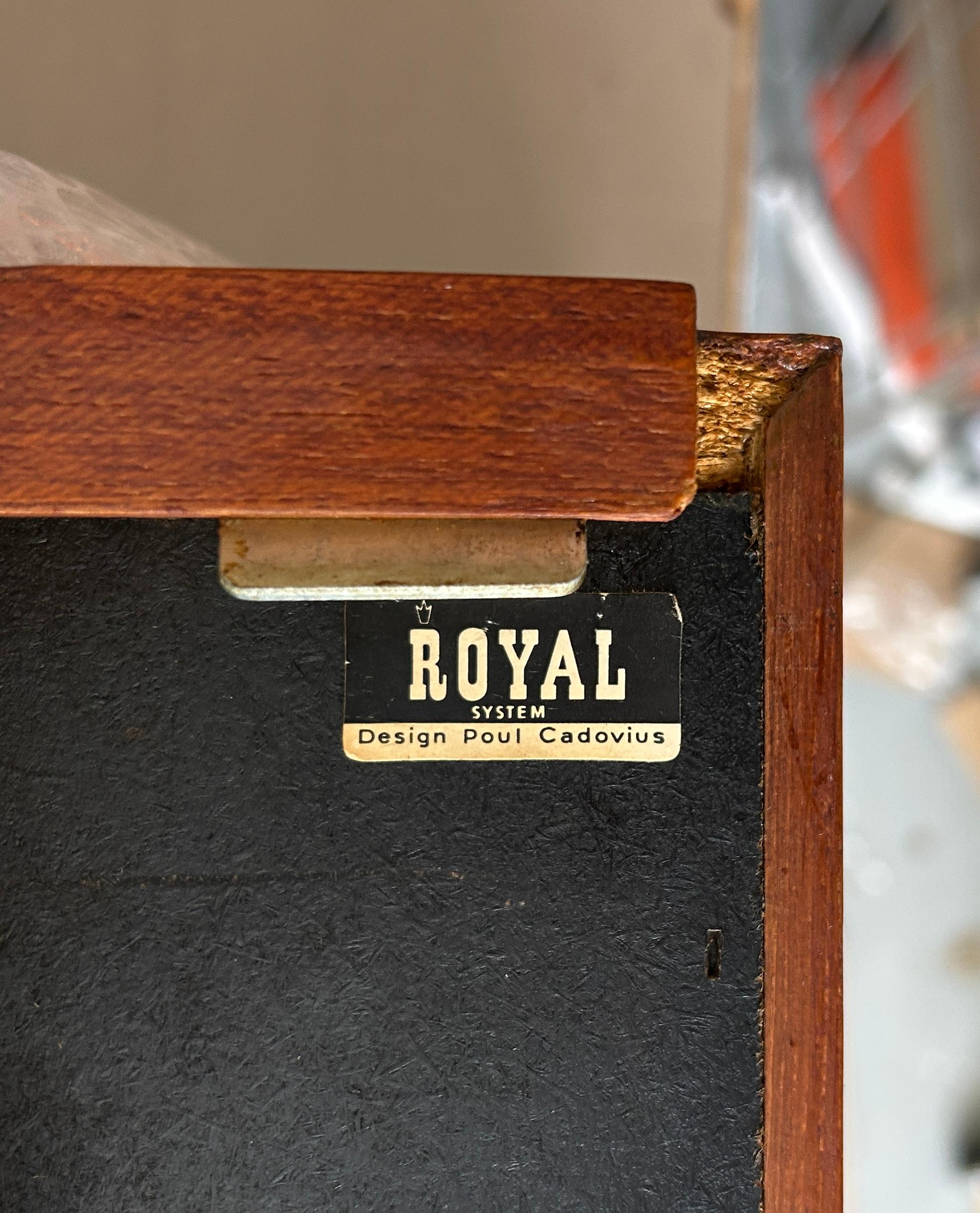 Superbe stand de libre circulation  Royal System Poul Cadovius   Années 1950 Danemark en vente 11