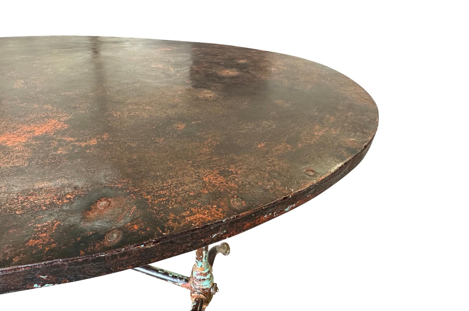 Superbe table de dégustation en fer à plateau basculant du 19e siècle en vente 3