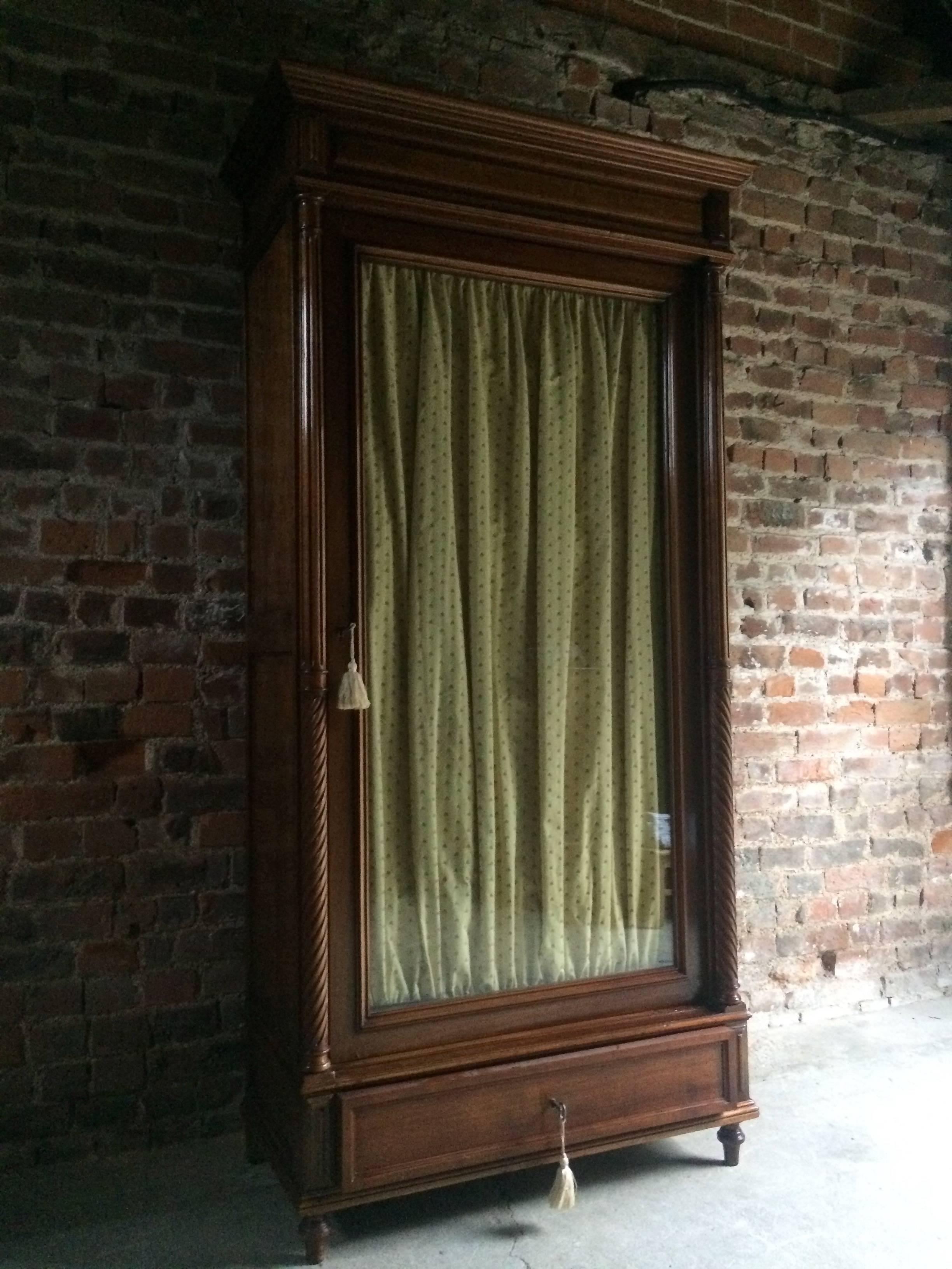 Atemberaubende Französisch Armoire Kleiderschrank Mahagoni Glasfront antik:: 19 (Französische Provence)