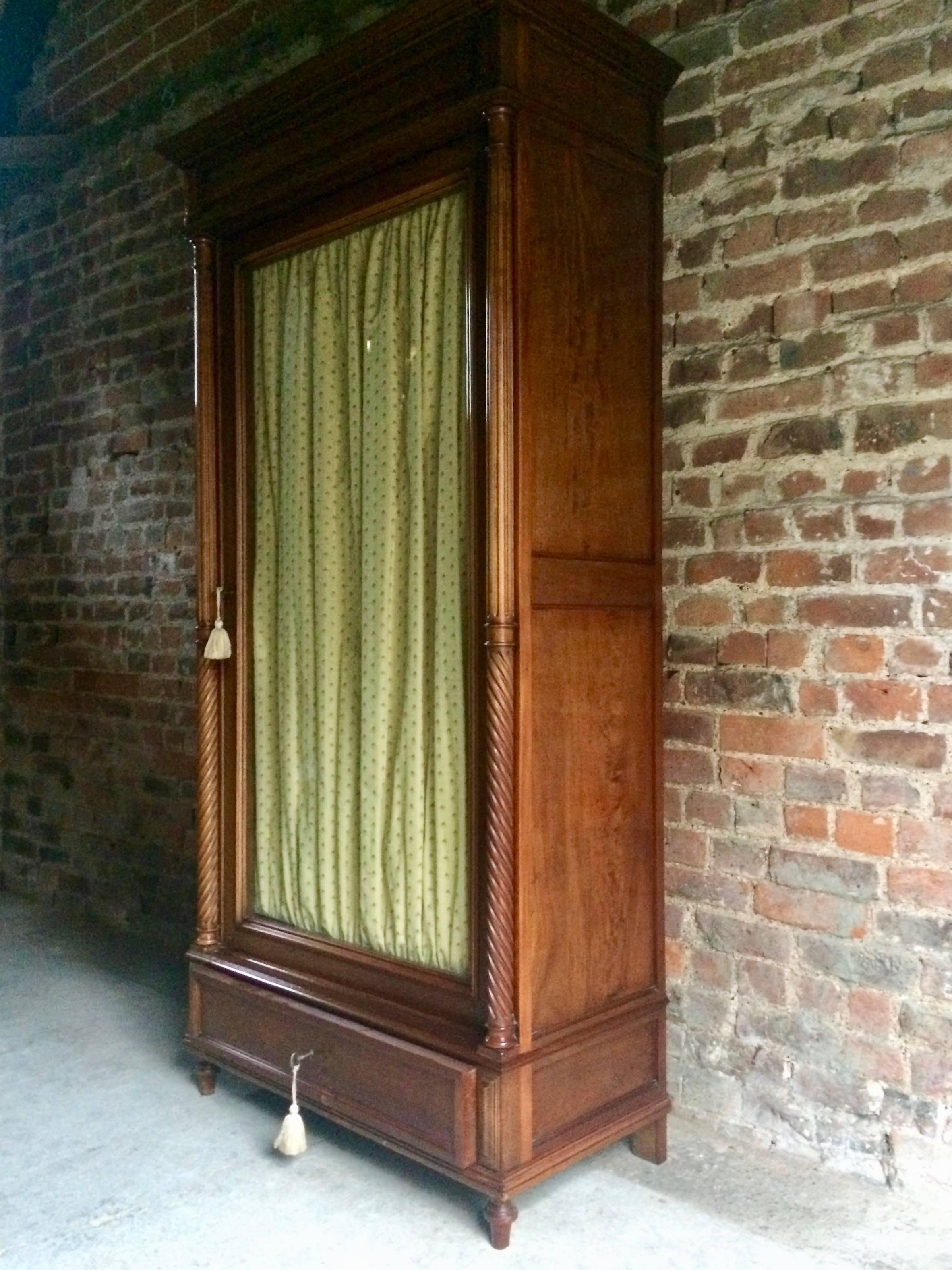 Atemberaubende Französisch Armoire Kleiderschrank Mahagoni Glasfront antik:: 19 im Zustand „Hervorragend“ in Longdon, Tewkesbury
