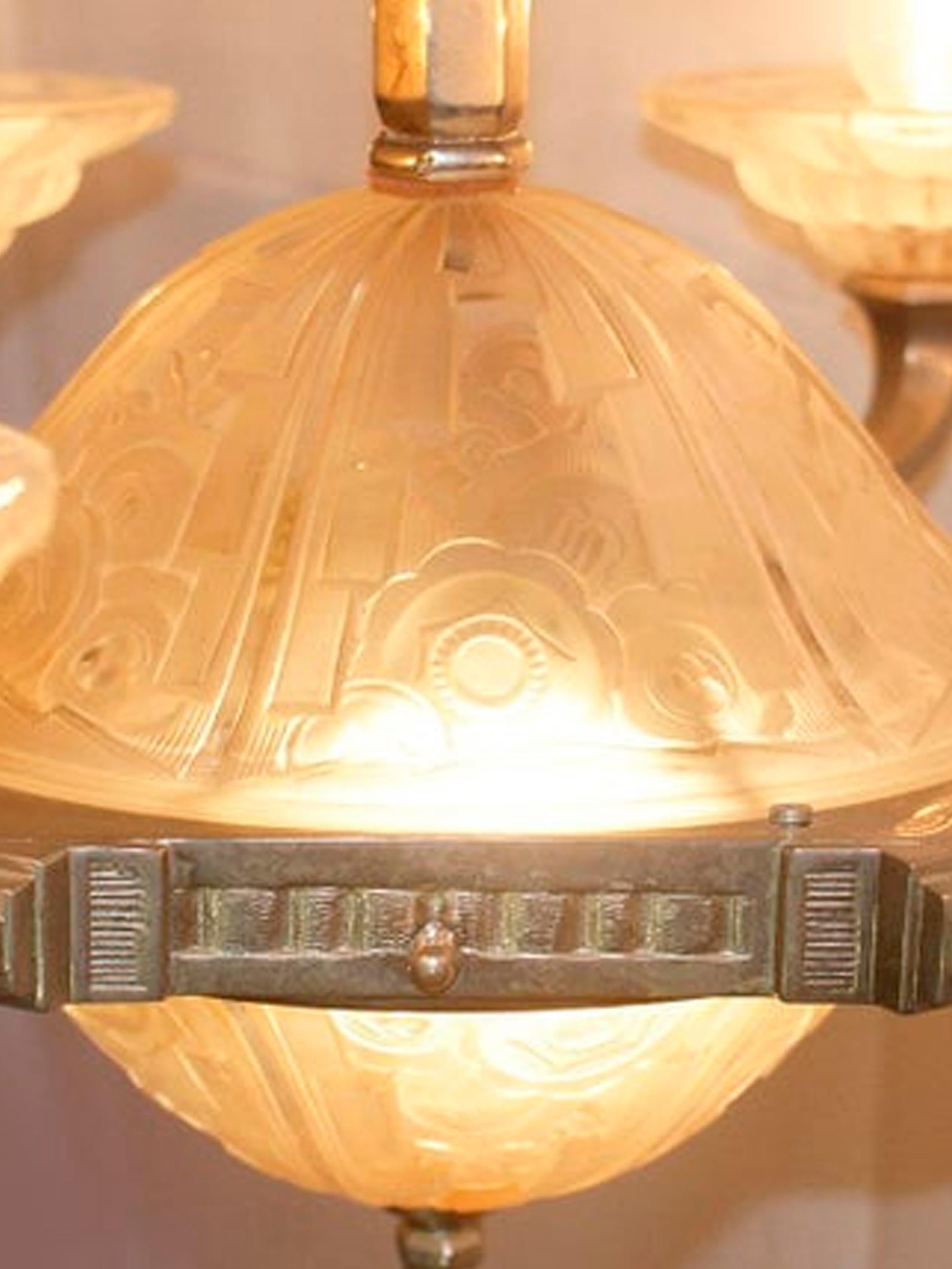 20th Century Stunning French Art Deco Chandelier by “Hettier Vincent”, France, circa 1930s For Sale