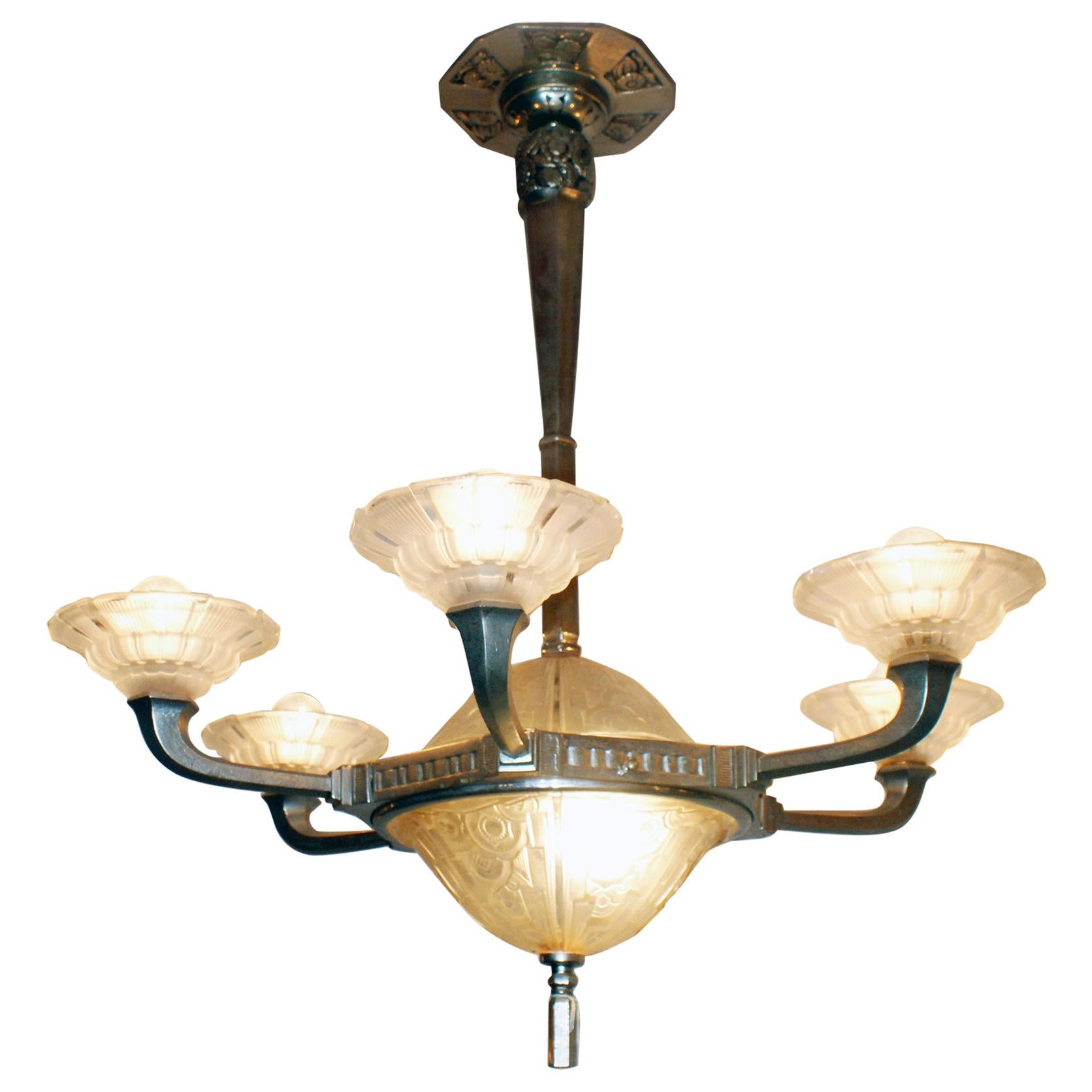 Stunning French Art Deco Chandelier by “Hettier Vincent”, France, circa 1930s For Sale