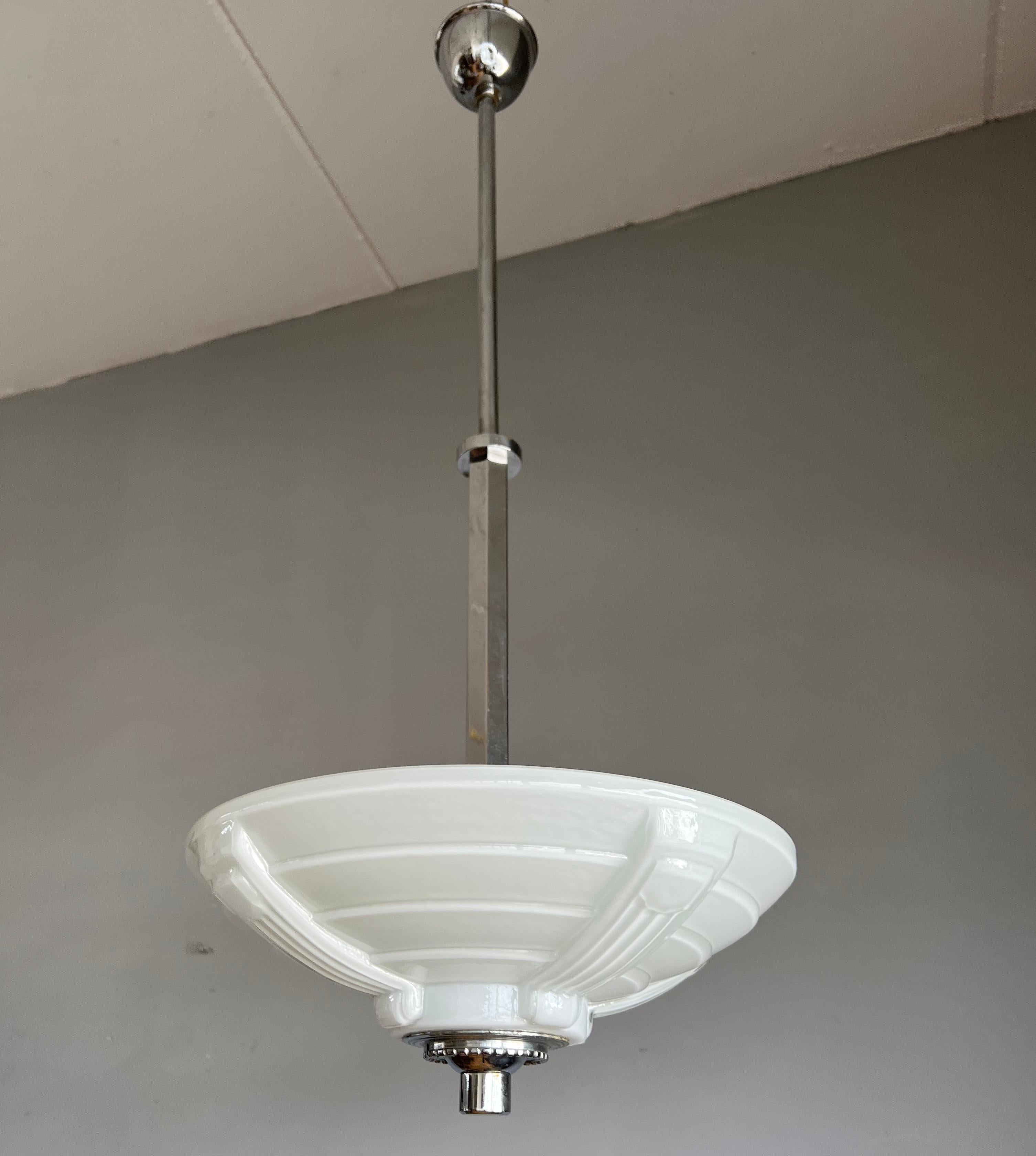 Atemberaubender französischer 3-Licht-Anhänger aus Opalglas und Chrom im Art déco-Stil, um 1930 im Angebot 14