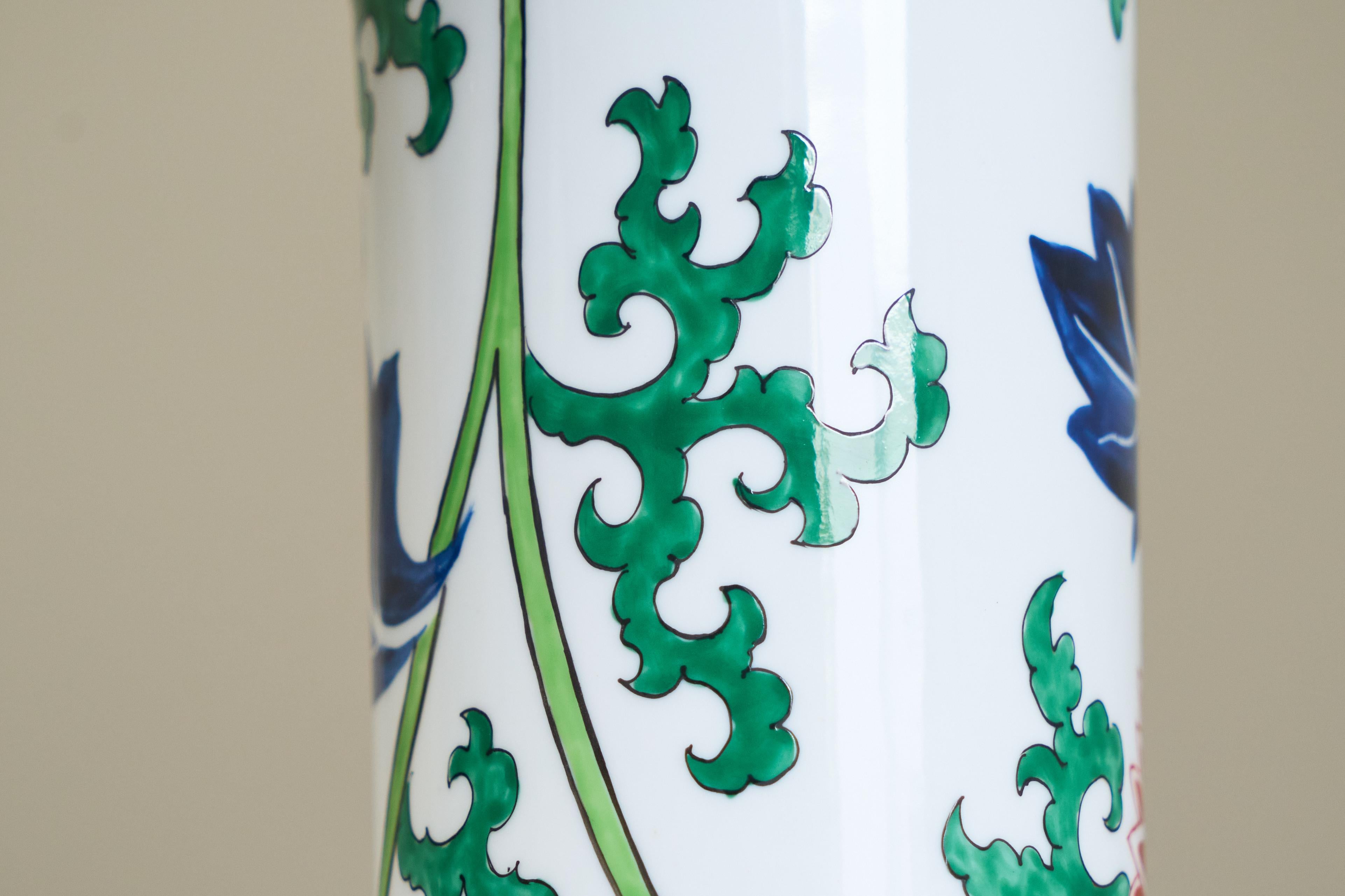 Stunning French Chinoiserie Table Lamp in Porcelain and Brass 1940s For Sale 5