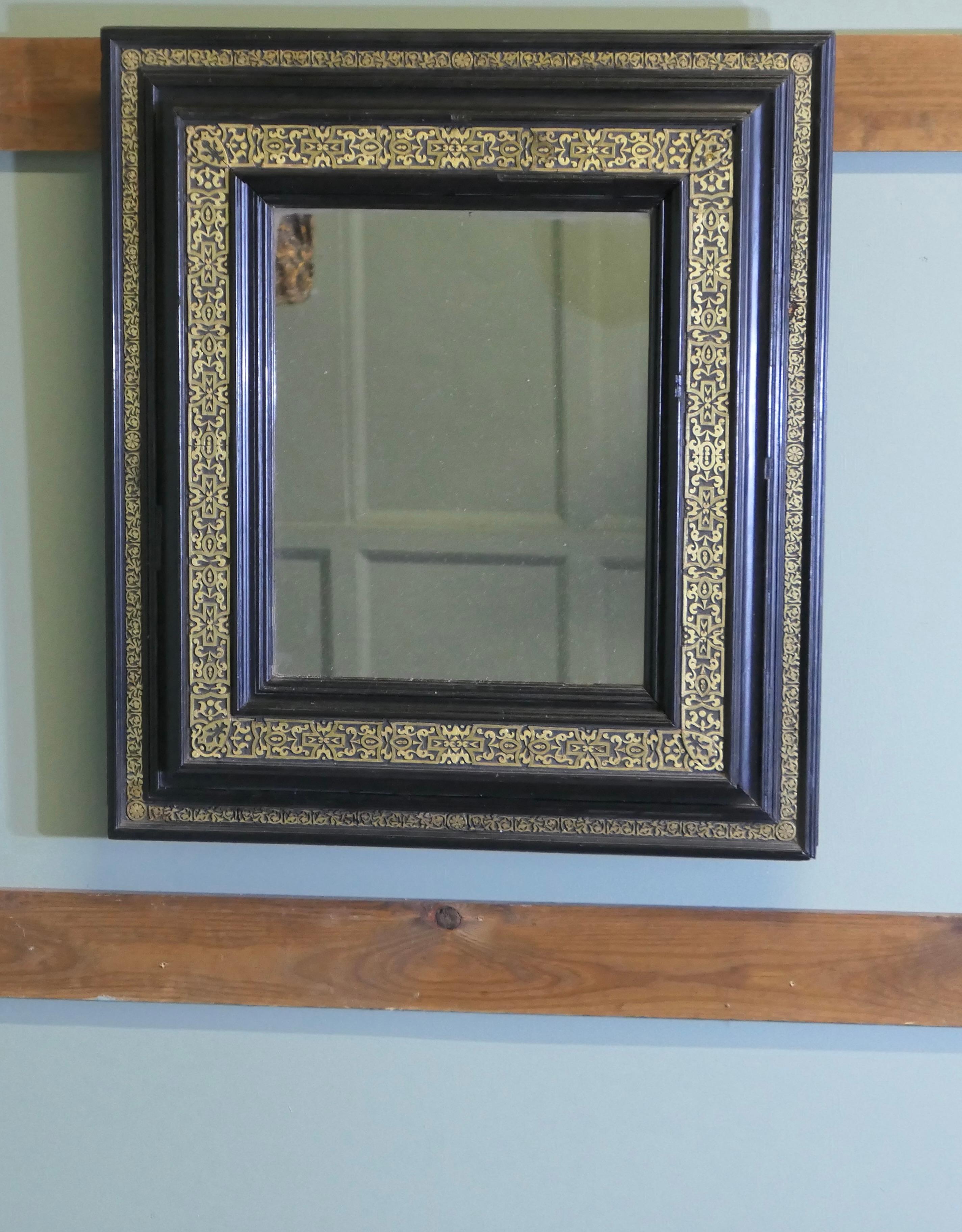 Impresionante Espejo de Pared Imperio Francés de Latón Dorado y Laca Negra Provincial francés en venta