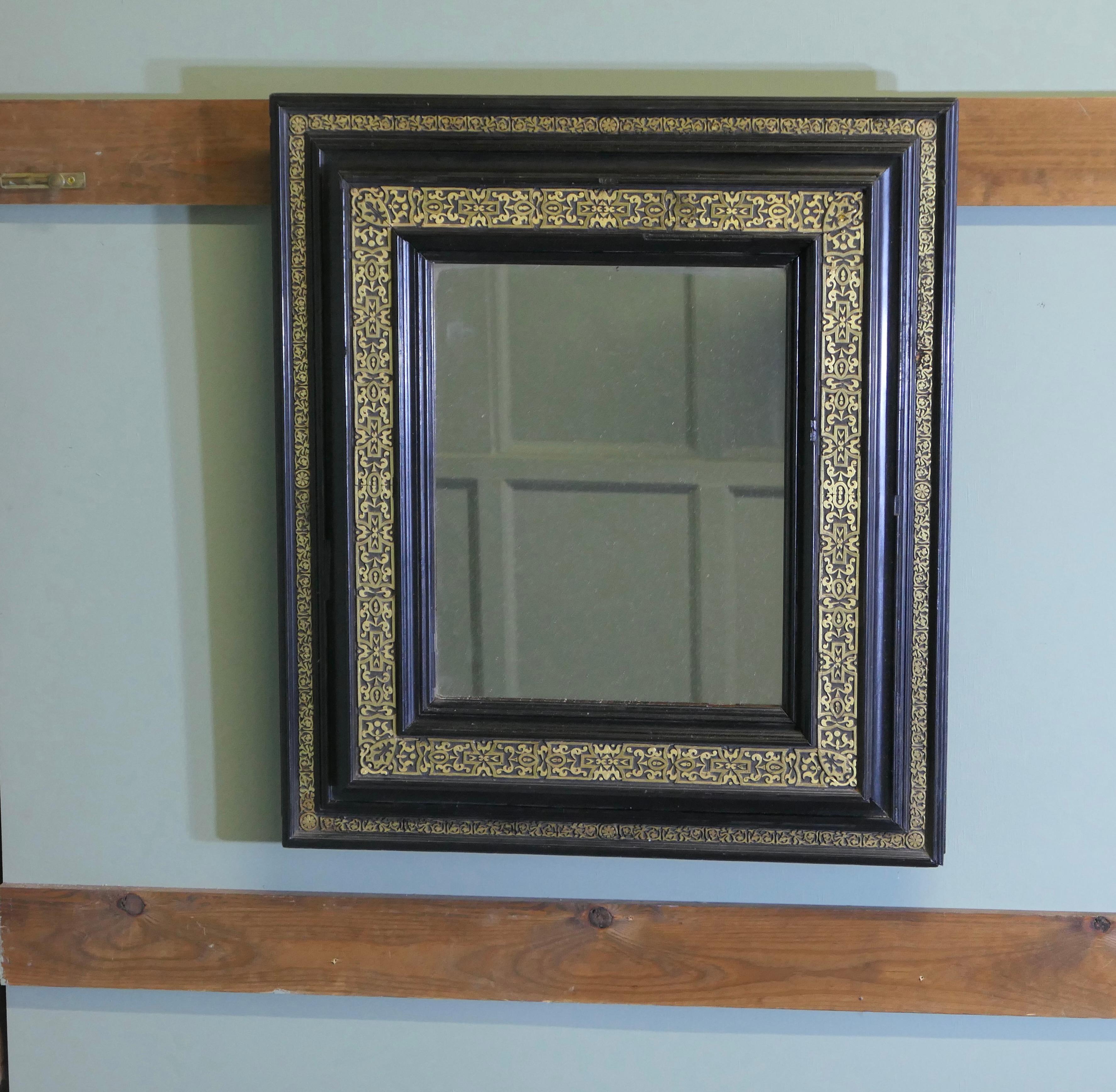 Impresionante Espejo de Pared Imperio Francés de Latón Dorado y Laca Negra en Bueno estado para la venta en Godshill, Isle of Wight