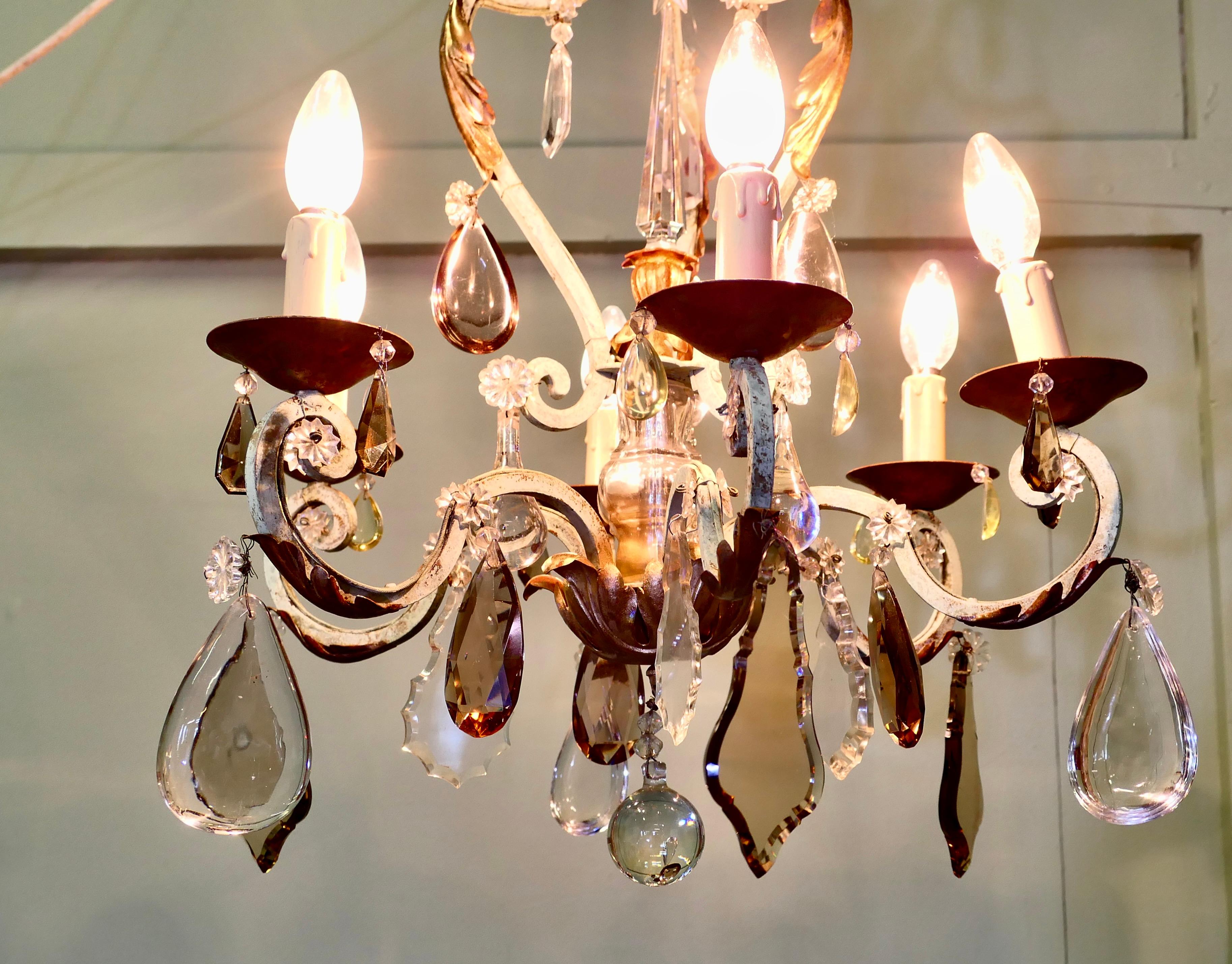 Stile provenzale Stupendo lampadario francese in ferro e vetro colorato in vendita