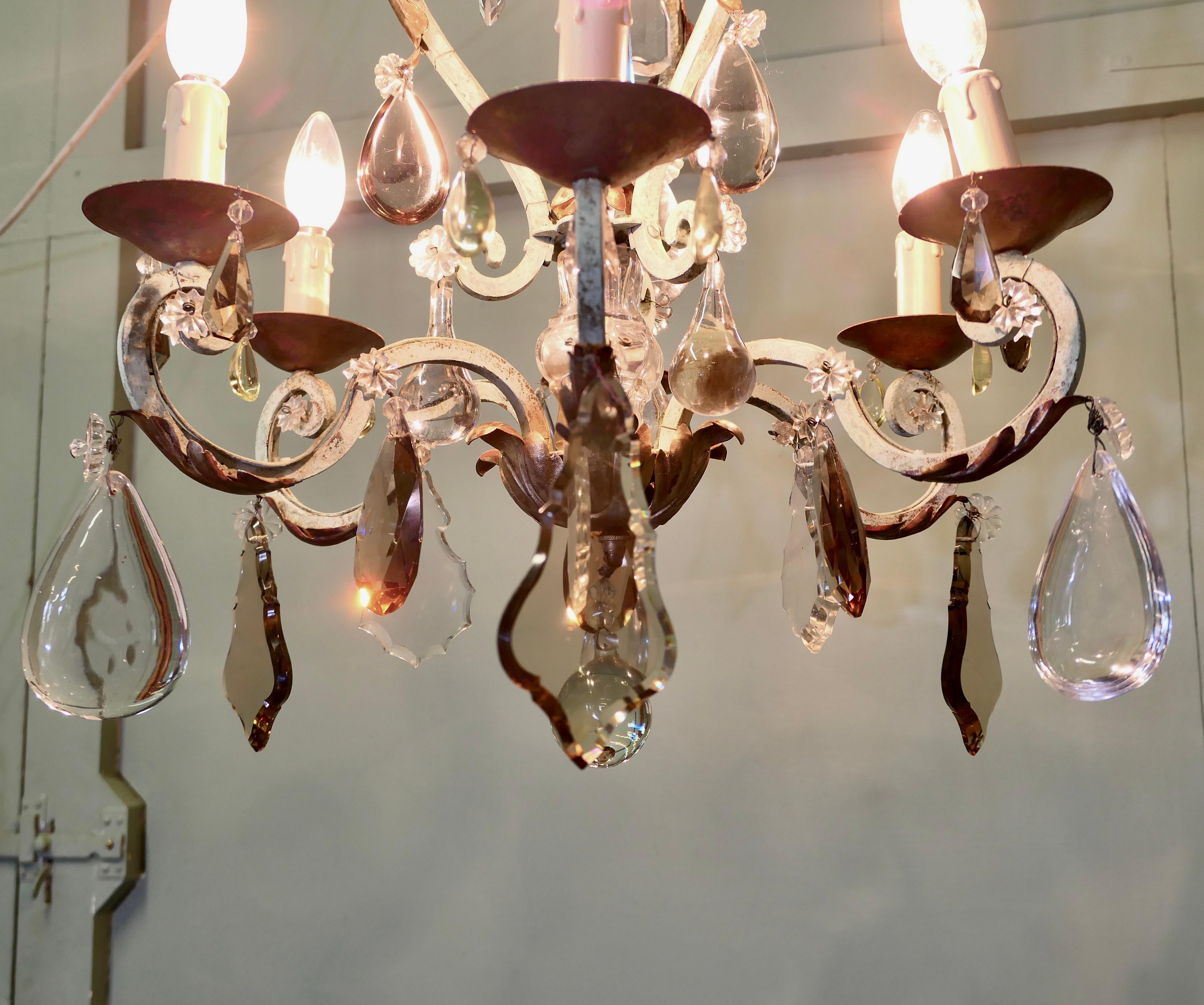Stupendo lampadario francese in ferro e vetro colorato In condizioni buone in vendita a Godshill, Isle of Wight