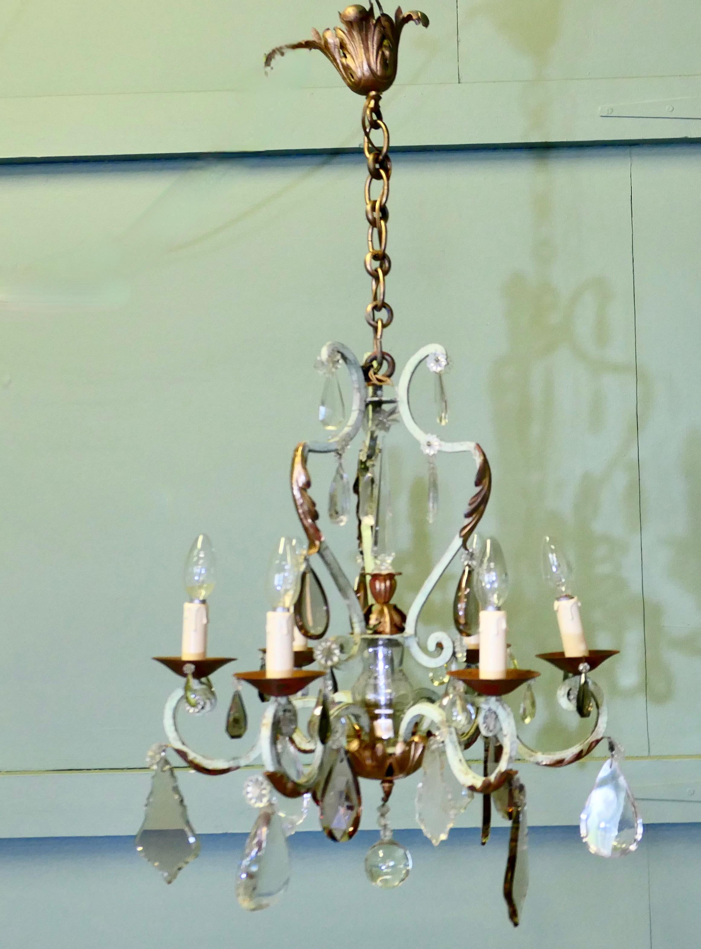 Stupendo lampadario francese in ferro e vetro colorato in vendita 1