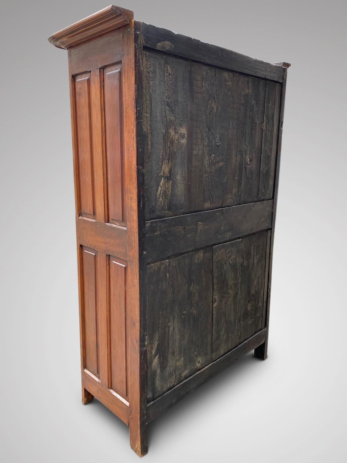 Stunning French Mangeadou or Pantry in Walnut from the Provence In Good Condition In Petworth,West Sussex, GB