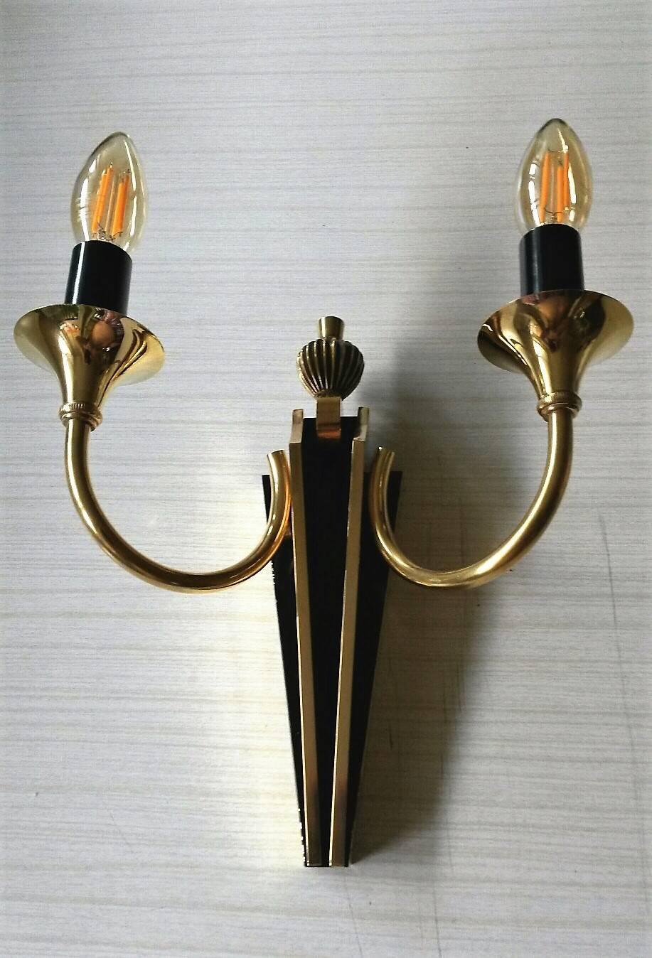 Superbe paire d'appliques à deux bras de style néoclassique français de la Maison Jansen Bon état - En vente à Paris, FR
