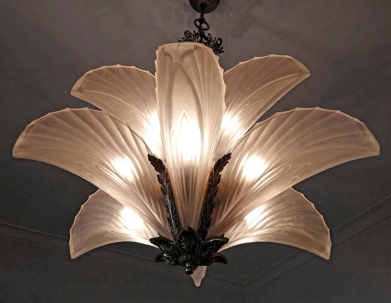 Stunning French Palm Tree Feather Art Deco 2-Tier Chandelier, Gilt Bronze, Glass For Sale 2