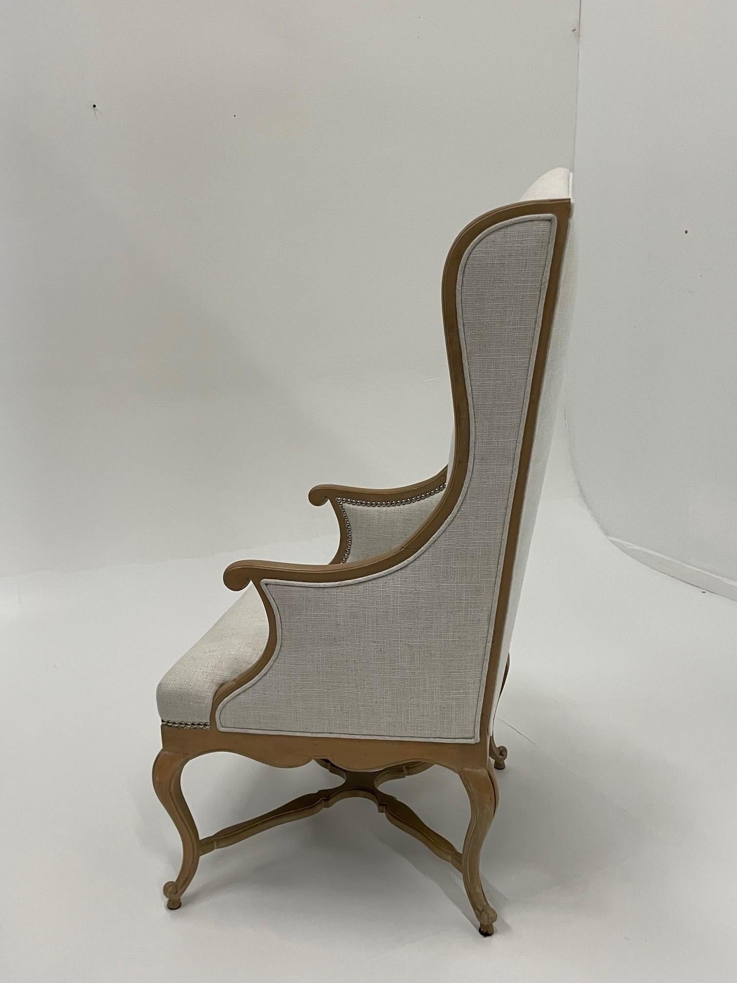 Superbe fauteuil provincial français en chêne lavé à la chaise en vente 3