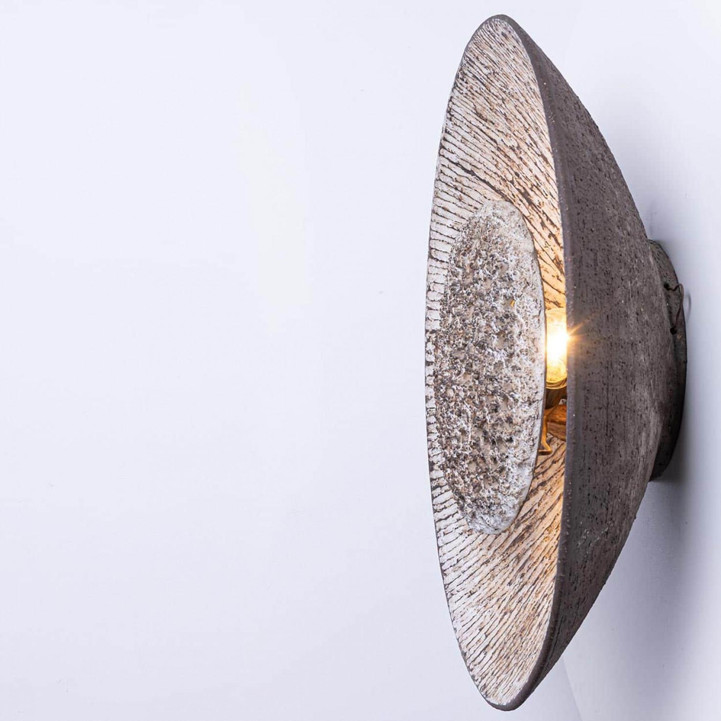 Wunderschöne Fridtjof Sejersen Weißbraune Keramik-Wandleuchte, Dänemark, 1960 (Mitte des 20. Jahrhunderts) im Angebot