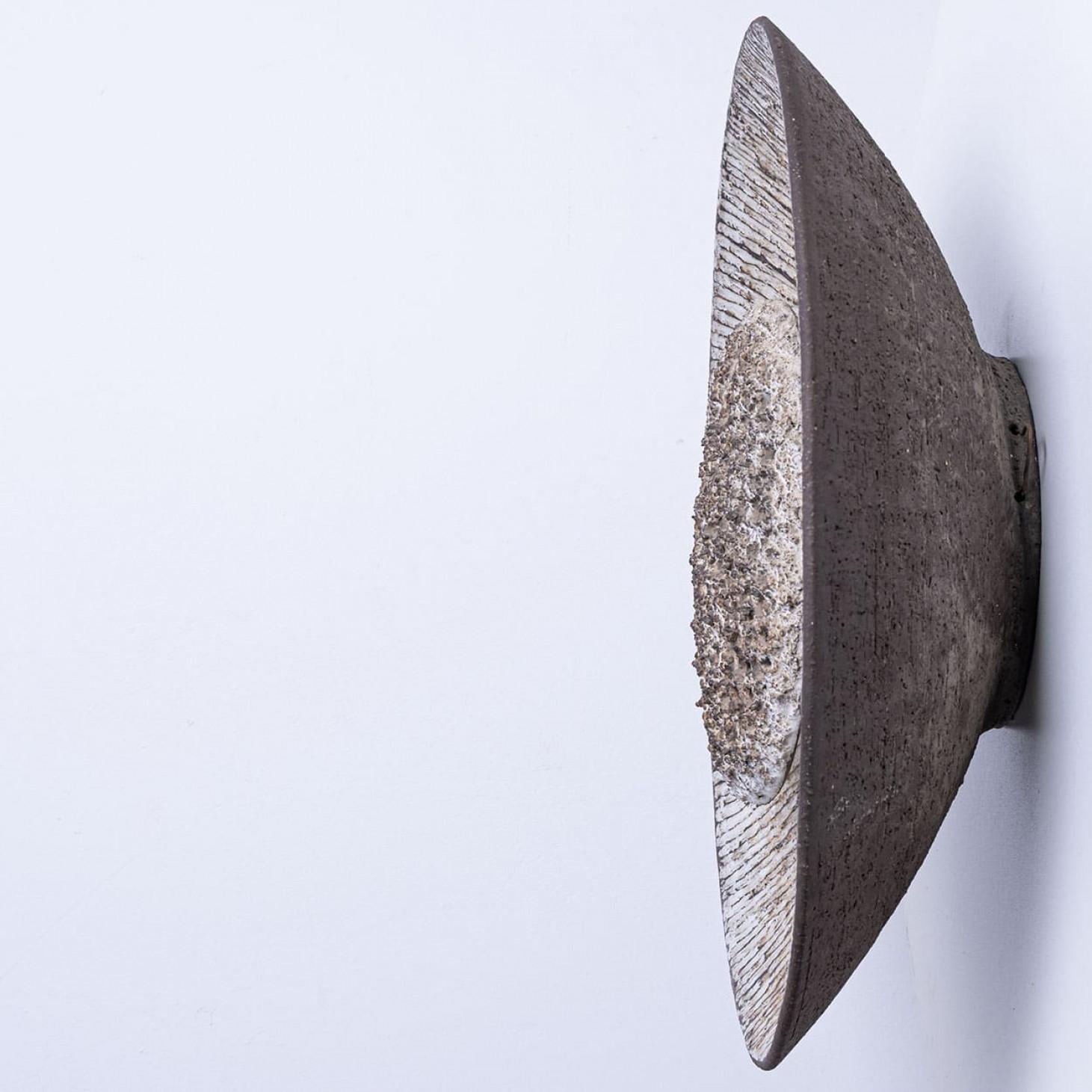 Whiting Fridtjof Sejersen Lampada da parete in ceramica bianca e marrone, Danimarca, 1960 in vendita 1