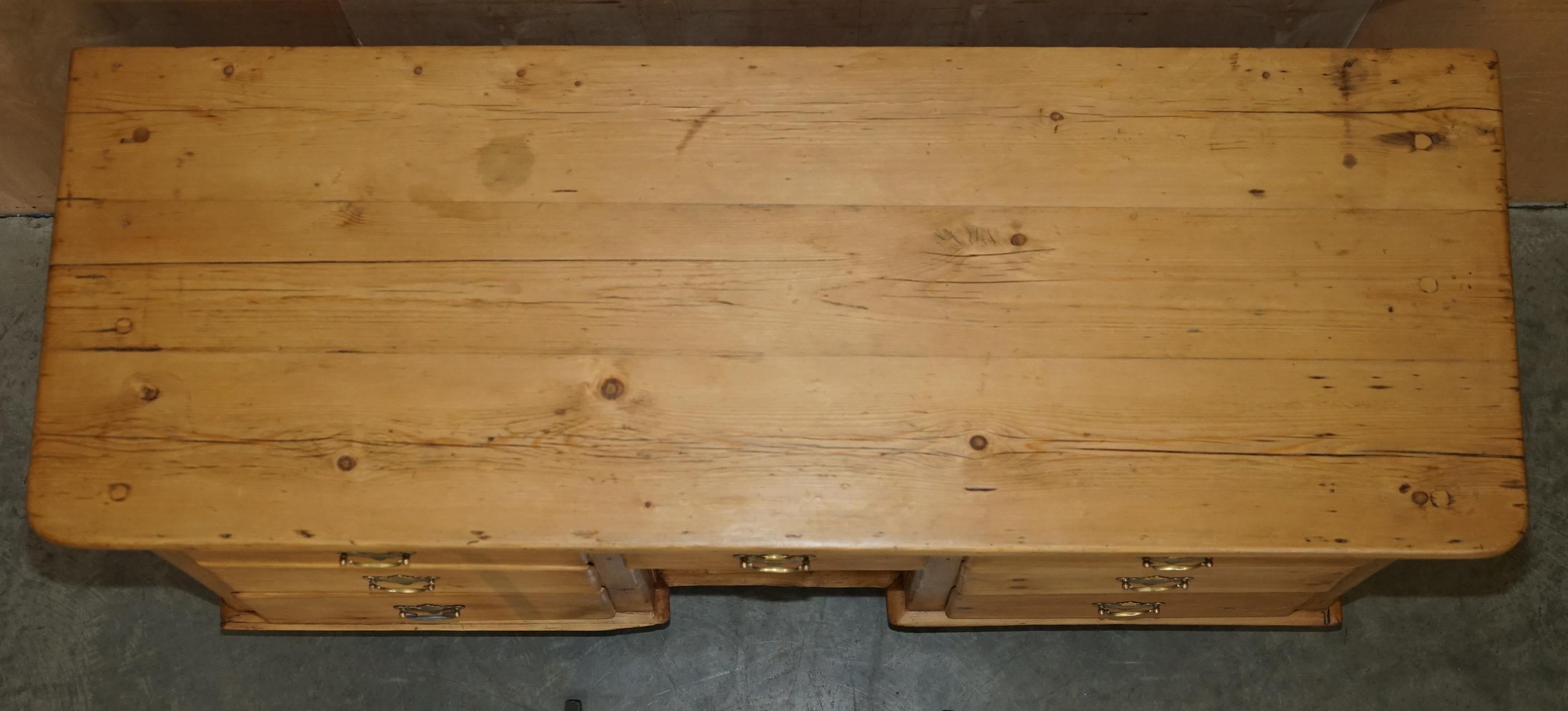 STUNNING FULLY RESTORED ANTIQUE CIRCA 1860 STRiPPED PINE HOUSEKEEPERS SIDEBOARD For Sale 3