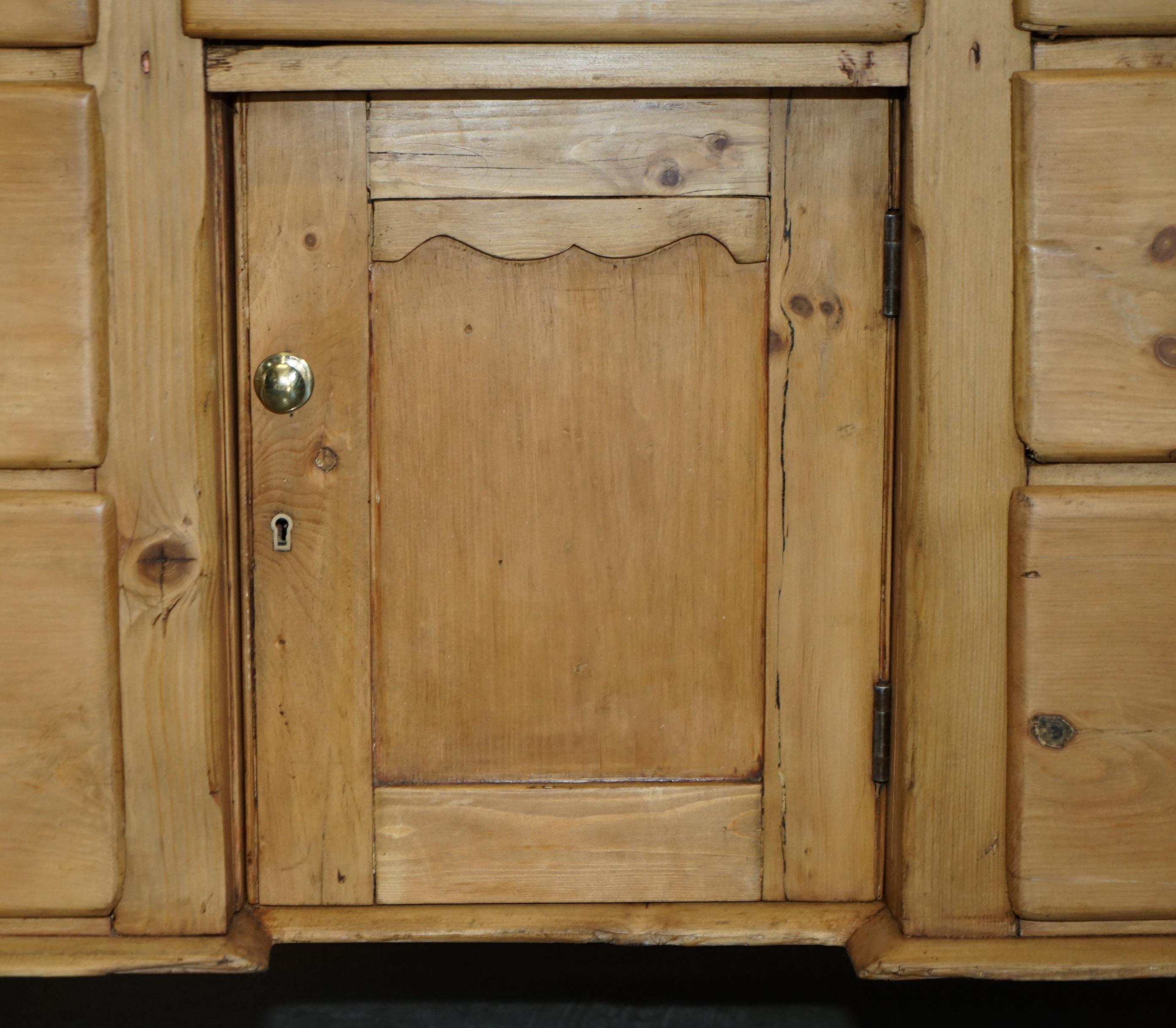 STUNNING FULLY RESTORED ANTIQUE CIRCA 1860 STRiPPED PINE HOUSEKEEPERS SIDEBOARD For Sale 2