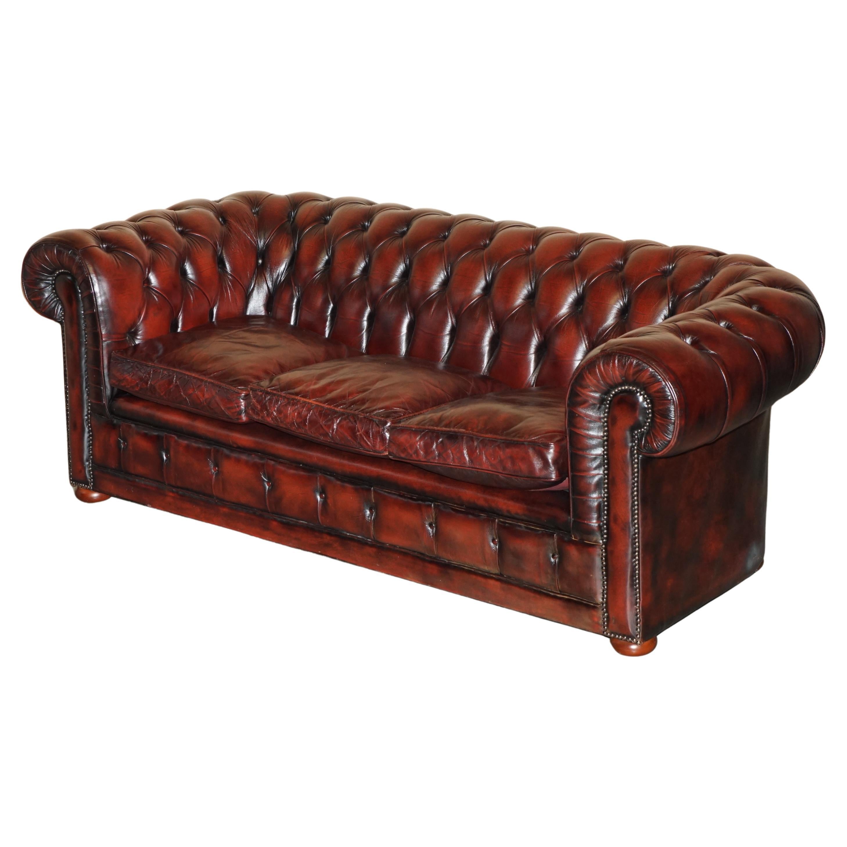 STUNNING FULLY RESTORED ENGLISH ViNTAGE BORDEAUX LEATHER CHESTERFIELD CLUB SOFA For Sale