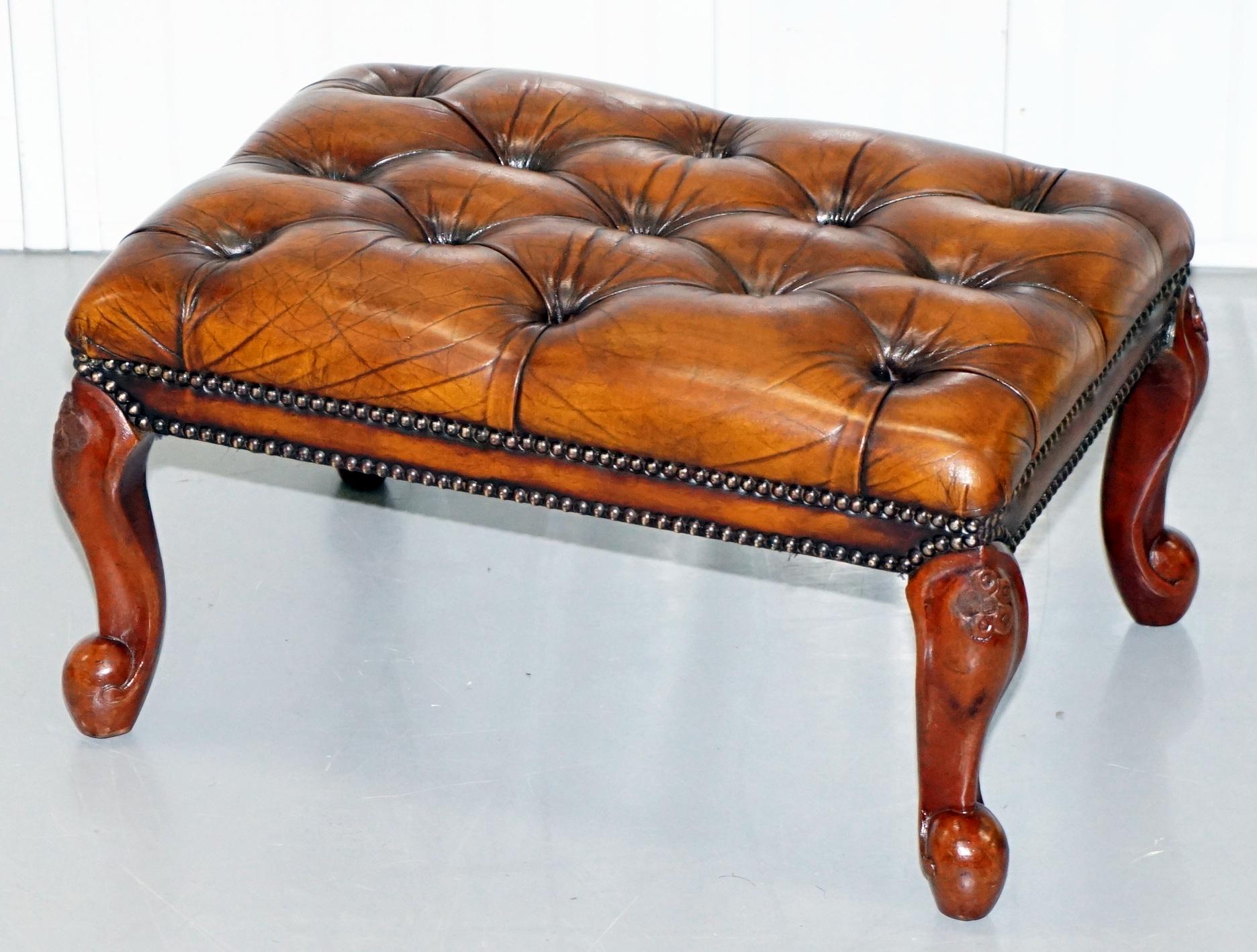 Stunning Fully Restored Hand Dyed Brown Leather Chesterfield Footstool Ornate (Englisch)
