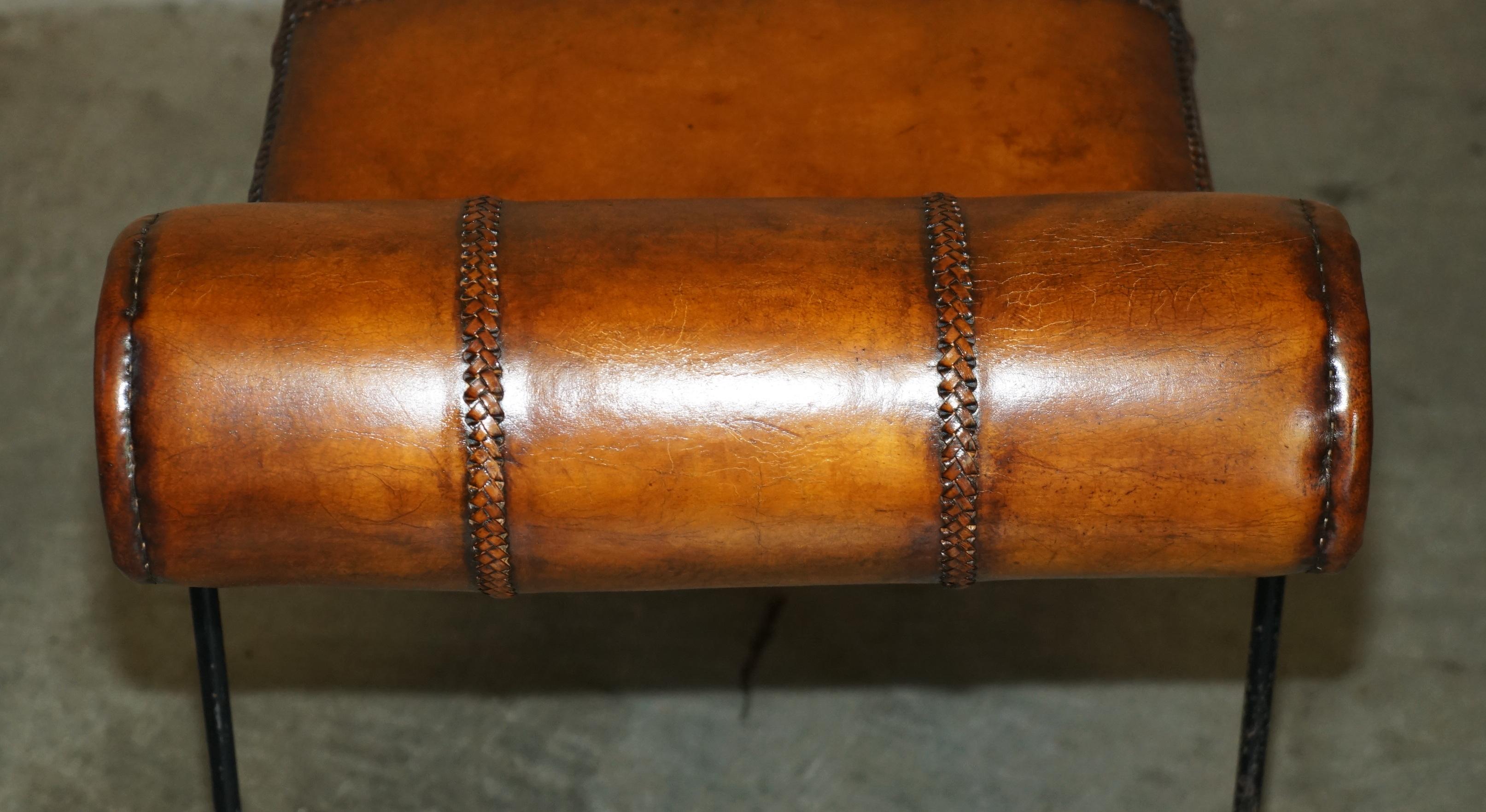 STAGNIFIQUE BANC DE FENÊTRE EN CUIR MANUEL STITCHED SPANISH IRON FENÊTRE entièrement restauré en vente 4