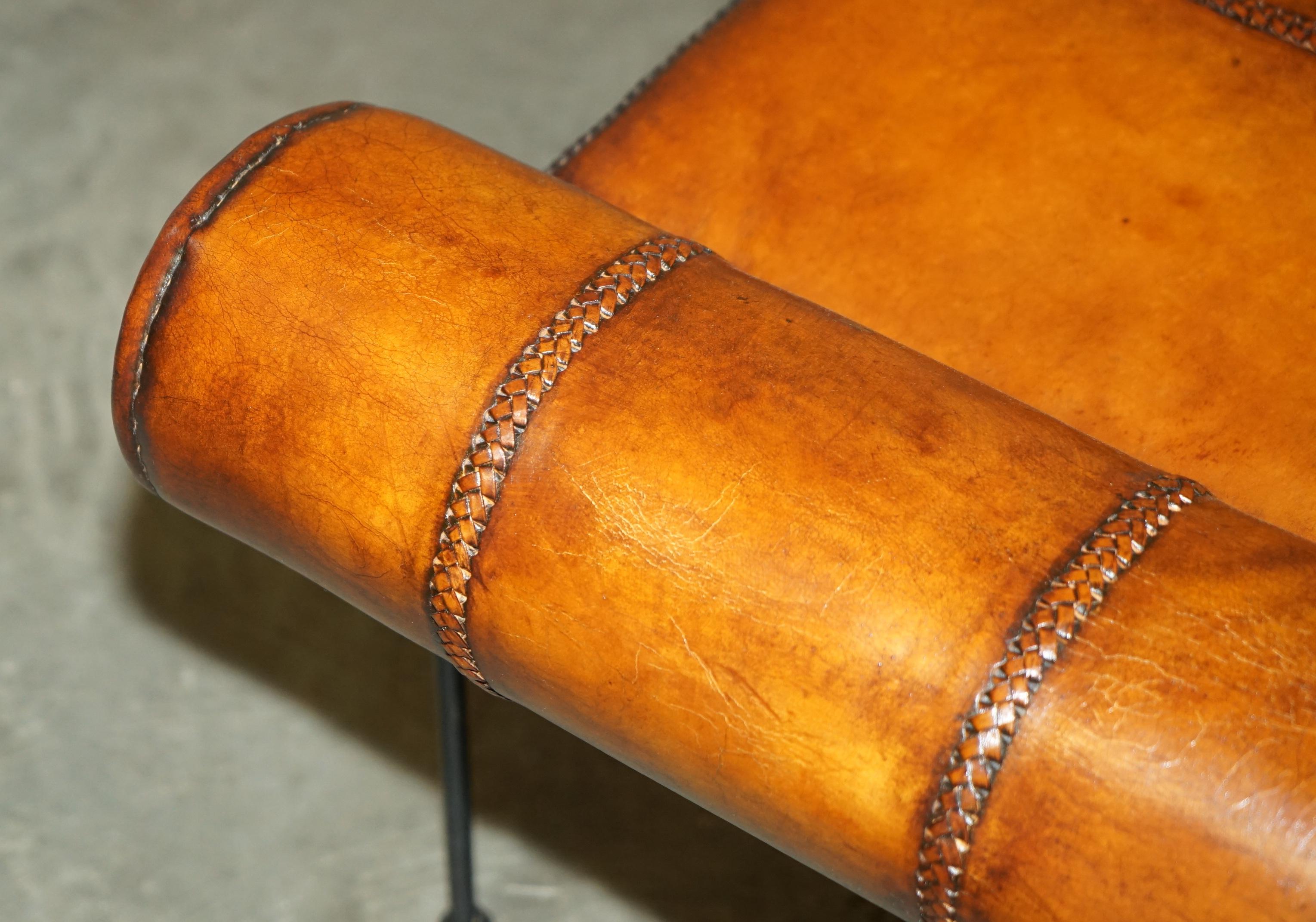 STAGNIFIQUE BANC DE FENÊTRE EN CUIR MANUEL STITCHED SPANISH IRON FENÊTRE entièrement restauré en vente 5