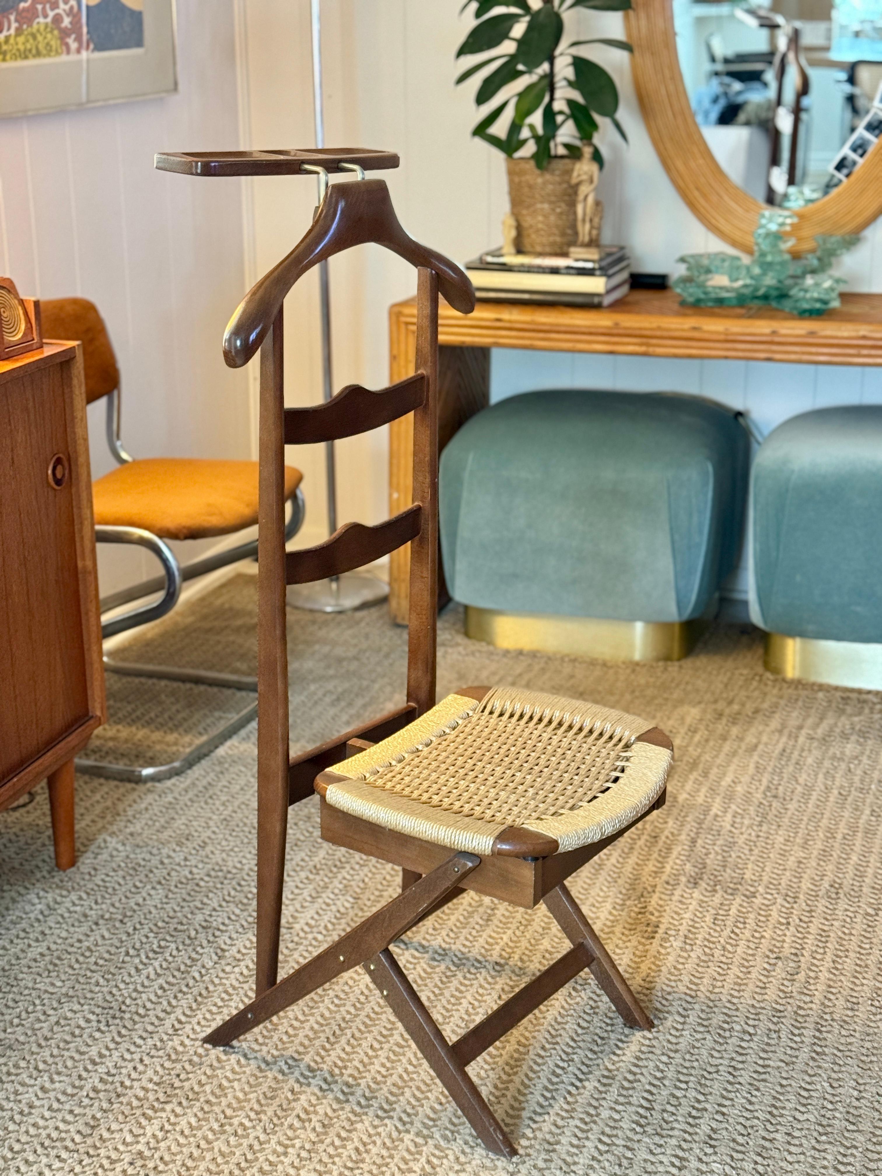 Stunning gentleman’s valet or butler chair in the style of Hans Wegner For Sale 3