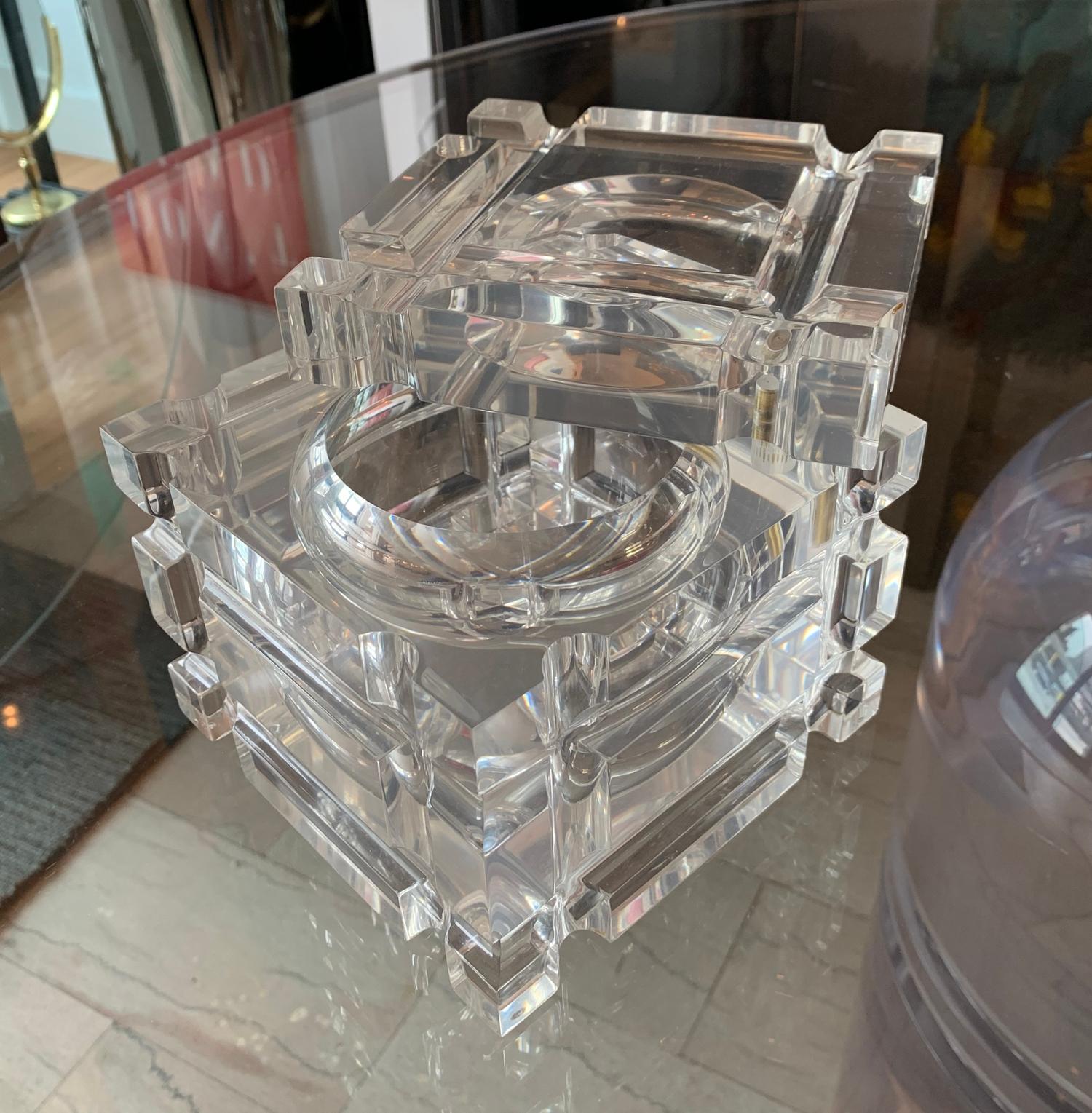 Stunning and beautiful ice bucket in Lucite executed in a geometric style having a swiveling lid.
The piece is in very good condition free of chips, nicks or cloudiness.
Measurements:
6.5