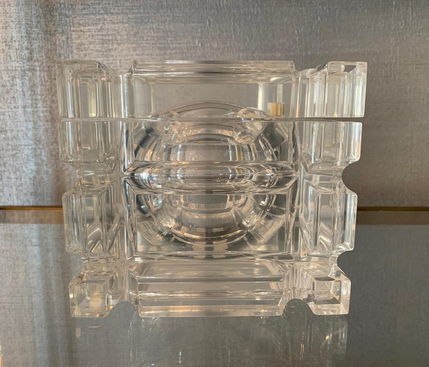 Late 20th Century Stunning Geometric Style Ice Bucket in Lucite with a Swivel Lid