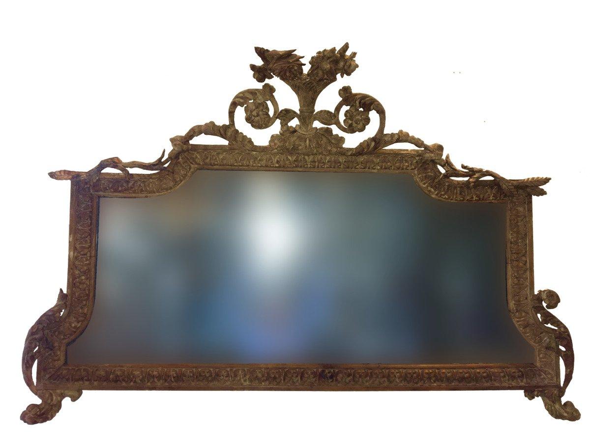 George II mirror or overmantel mirror, circa 1750, carved and painted giltwood looking glass having a curved frame with a raise de Coeur molding surrounding a three-part early, possibly original, mirrored plate with acanthus carvings to the bottom