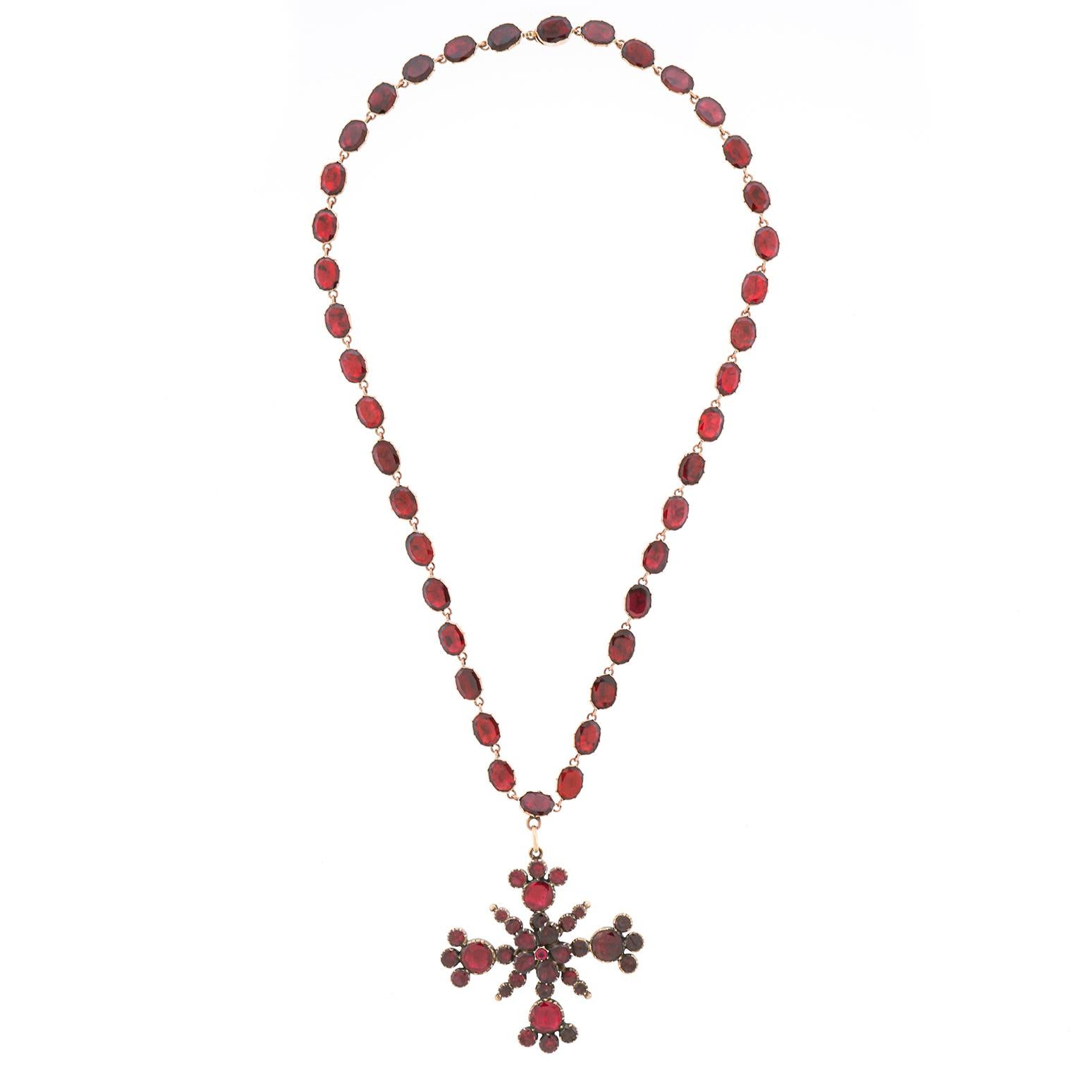 Stunning Georgian Garnet-Set Maltese Cross Necklace In Good Condition In Litchfield, CT