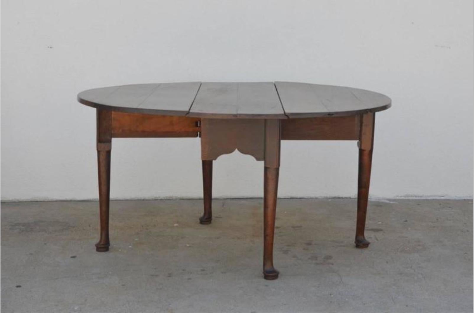 Stunning Georgian Oak Gate-Leg Table, circa 1780 In Excellent Condition For Sale In Los Angeles, CA