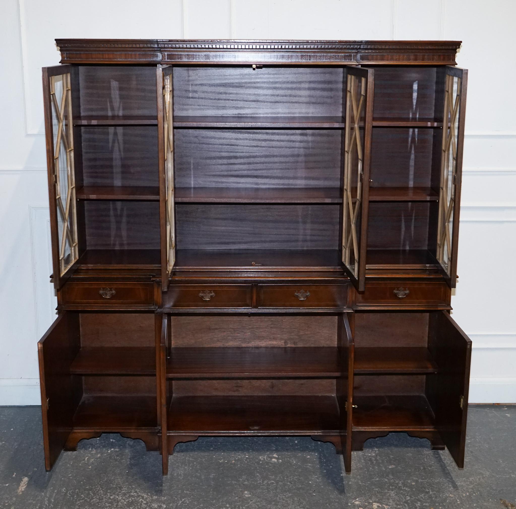 STUNNING GEORGIAN STYLE BREAKFRONT FOUR DOOR DISPLAY CABiNET BOOKCASE im Angebot 9
