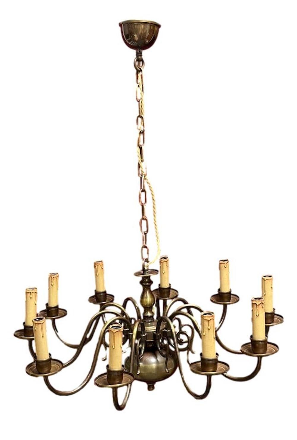 Atemberaubender georgianischer Stil Flämischer Messing-Metall-Kronleuchter mit 10 Lights, Belgien, 1930er Jahre (Georgian) im Angebot