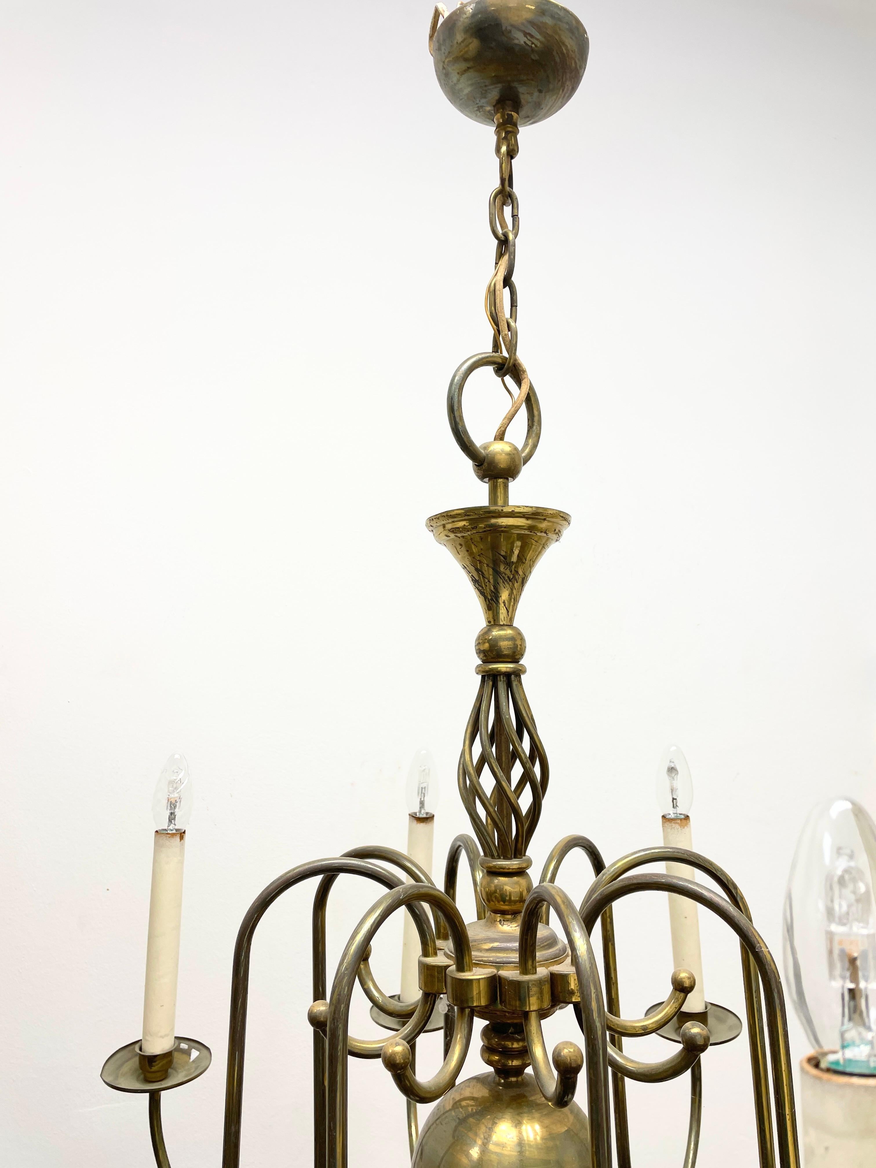 Atemberaubender georgianischer Stil Flemish Brass Metal 8 Light Chandelier, Belgien, 1930er Jahre (Metall) im Angebot