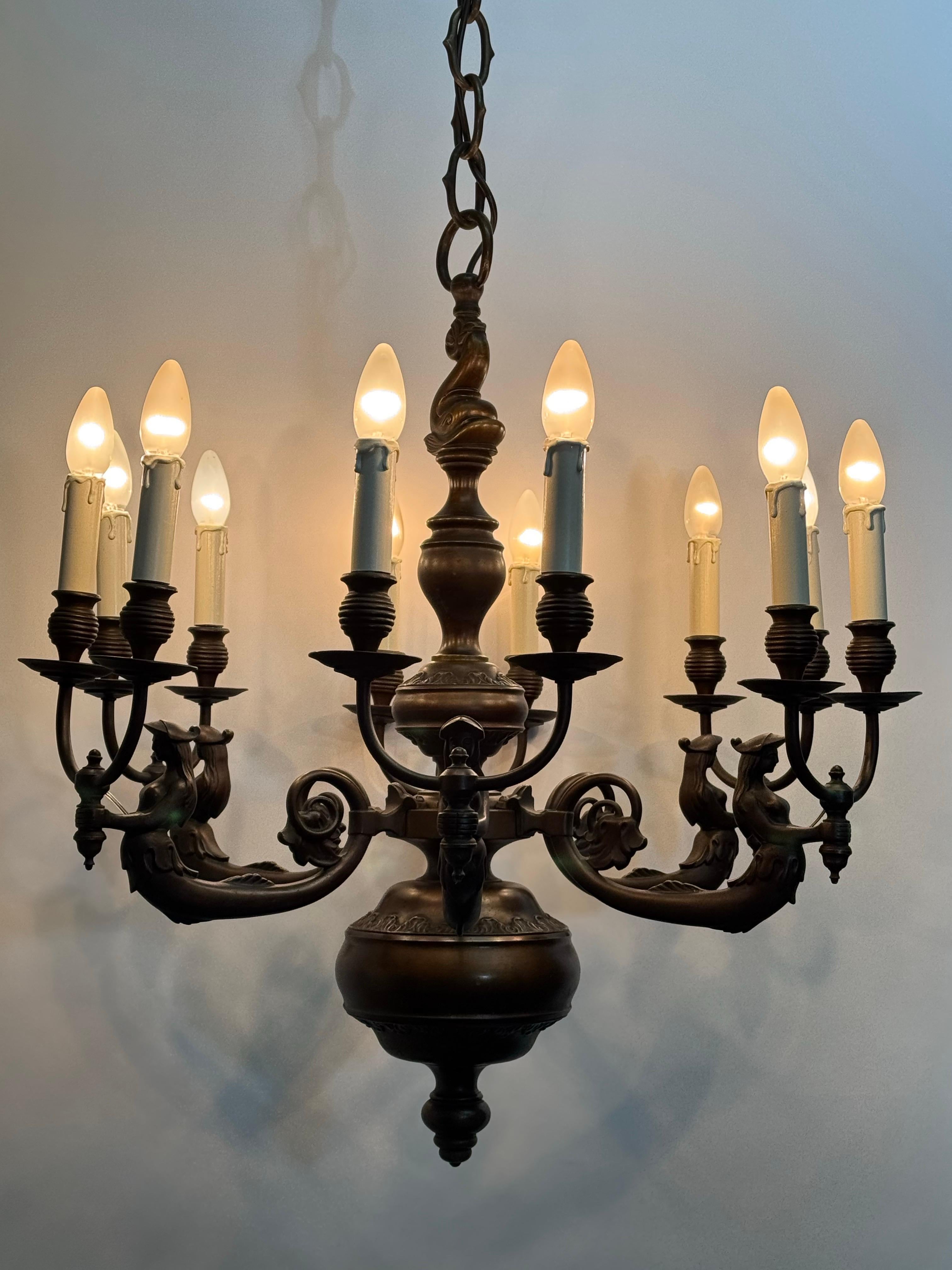 Stupendo lampadario tedesco in bronzo massiccio a forma di sirene con motivo di pesce, anni '20 in vendita 8