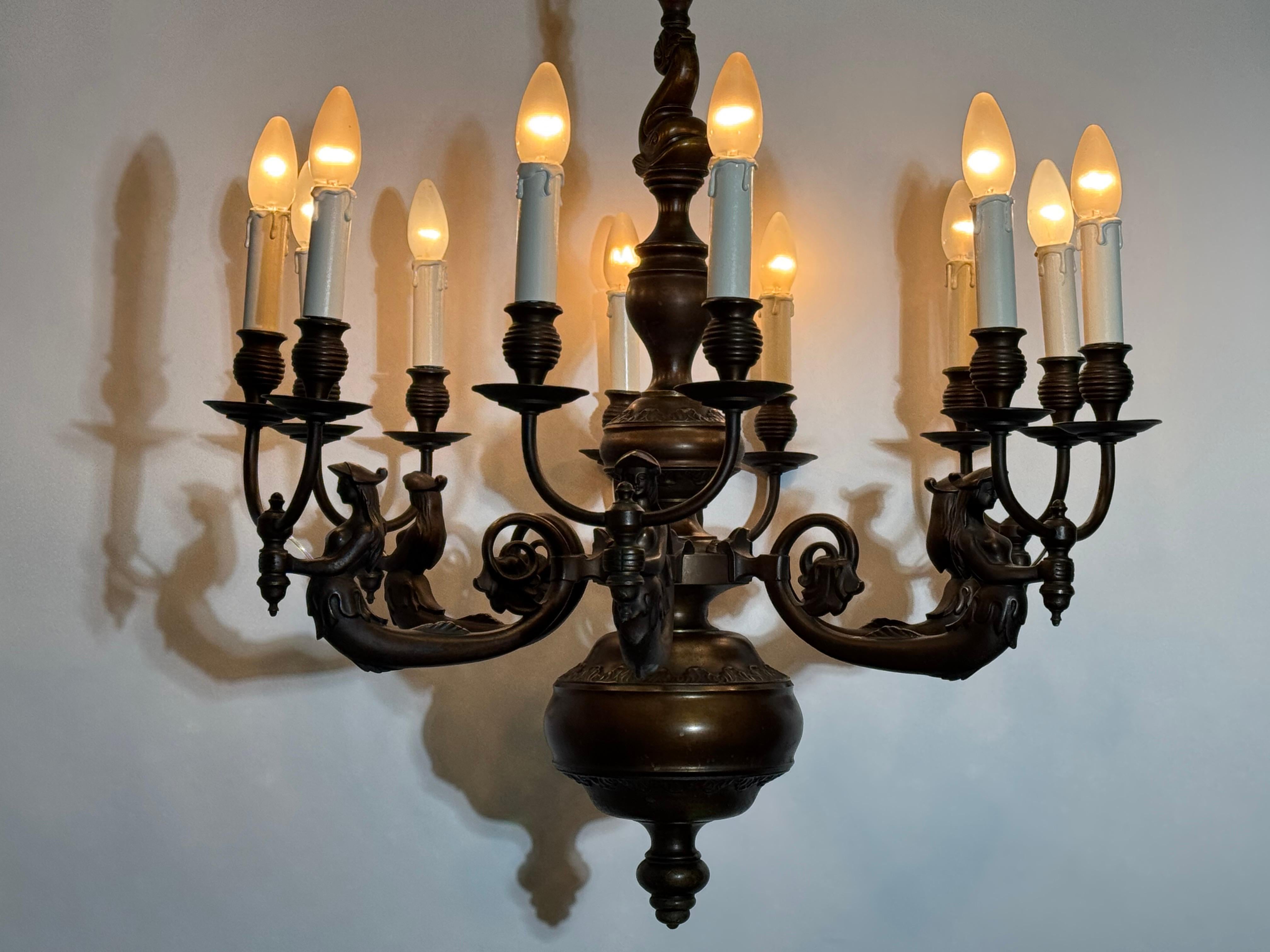 Stupendo lampadario tedesco in bronzo massiccio a forma di sirene con motivo di pesce, anni '20 in vendita 10