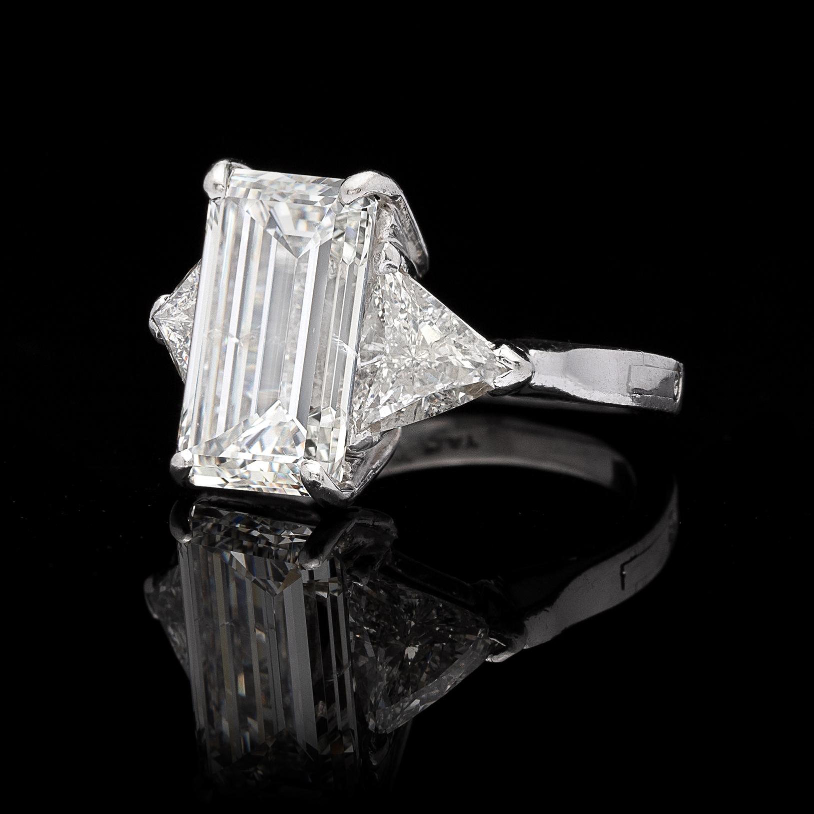 Stunning GIA 6.23 Carat G/SI2 Emerald Cut Diamond Ring In Good Condition In San Francisco, CA