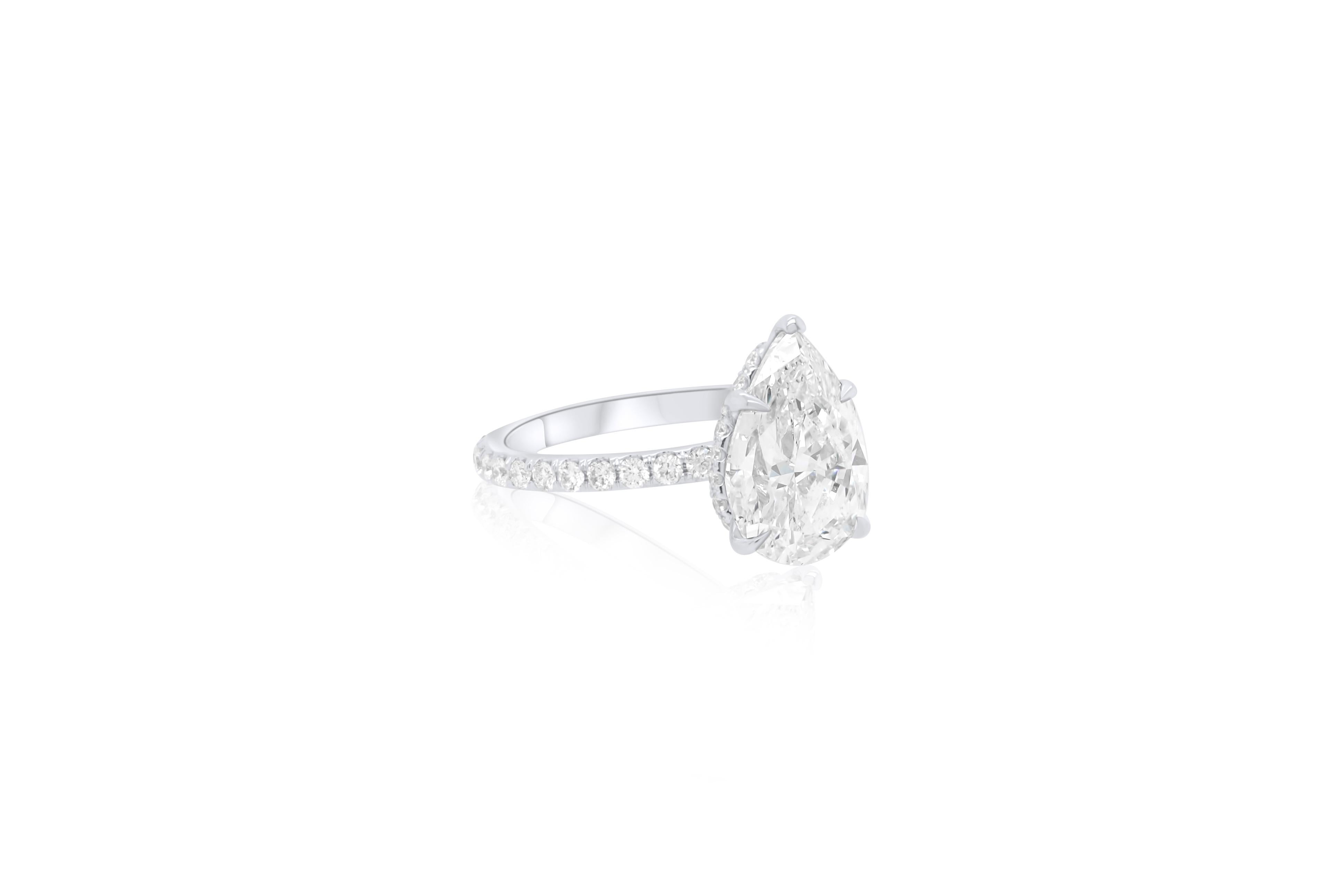 Stunning GIA Certified 3.01 Carat I-SI1 Pear Shape Engagement Ring In New Condition In New York, NY