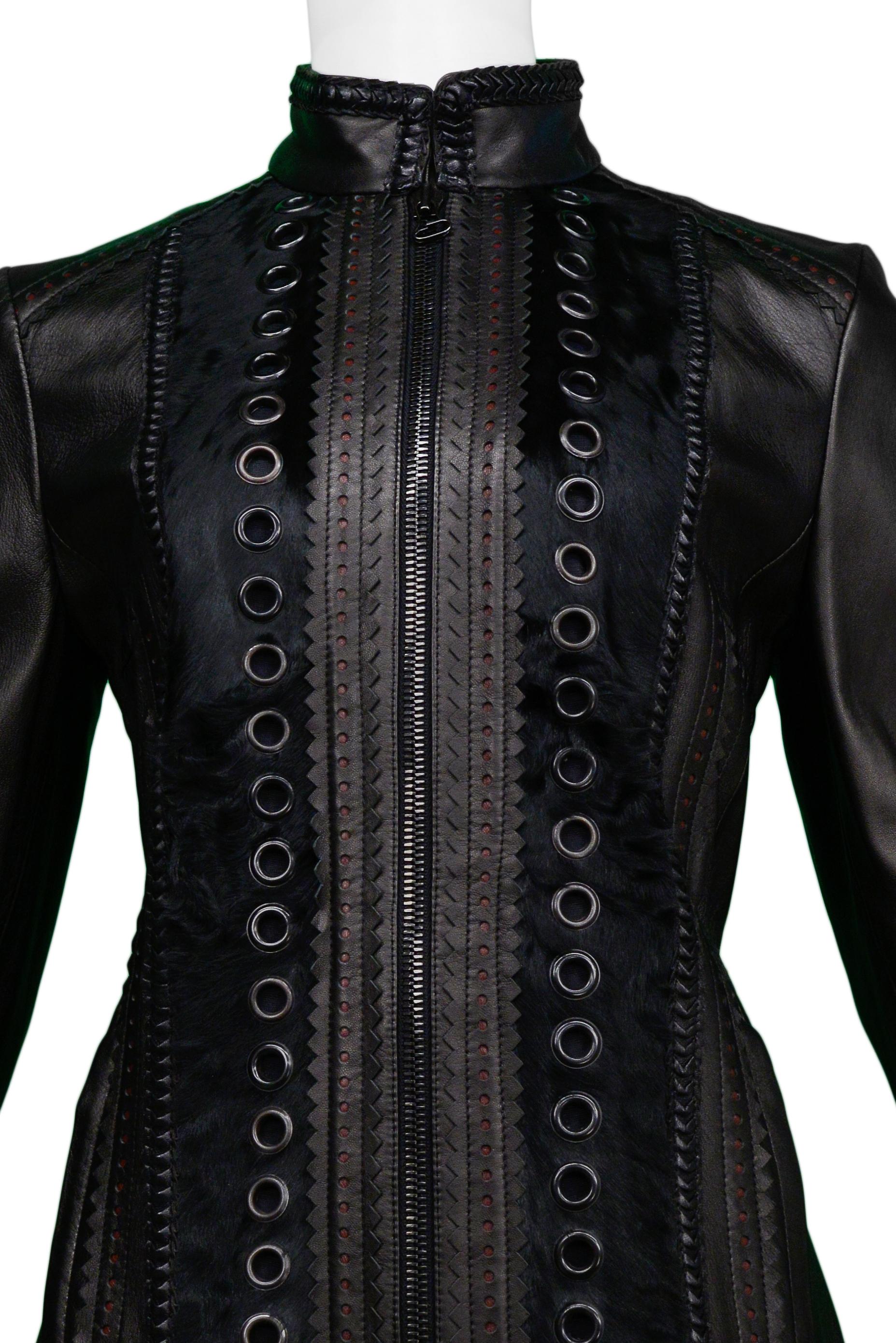 Noir Superbe veste en cuir noir de Gianfranco Ferre pour moto avec bordure en fourrure en vente
