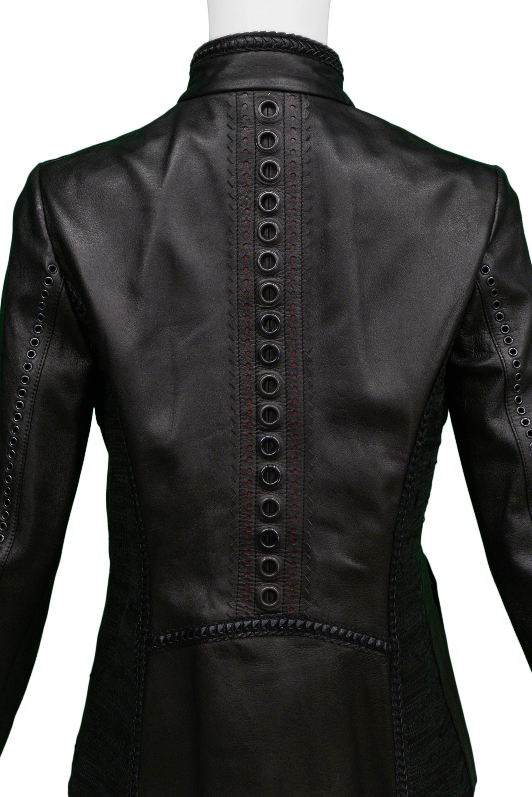 Superbe veste en cuir noir de Gianfranco Ferre pour moto avec bordure en fourrure en vente 1