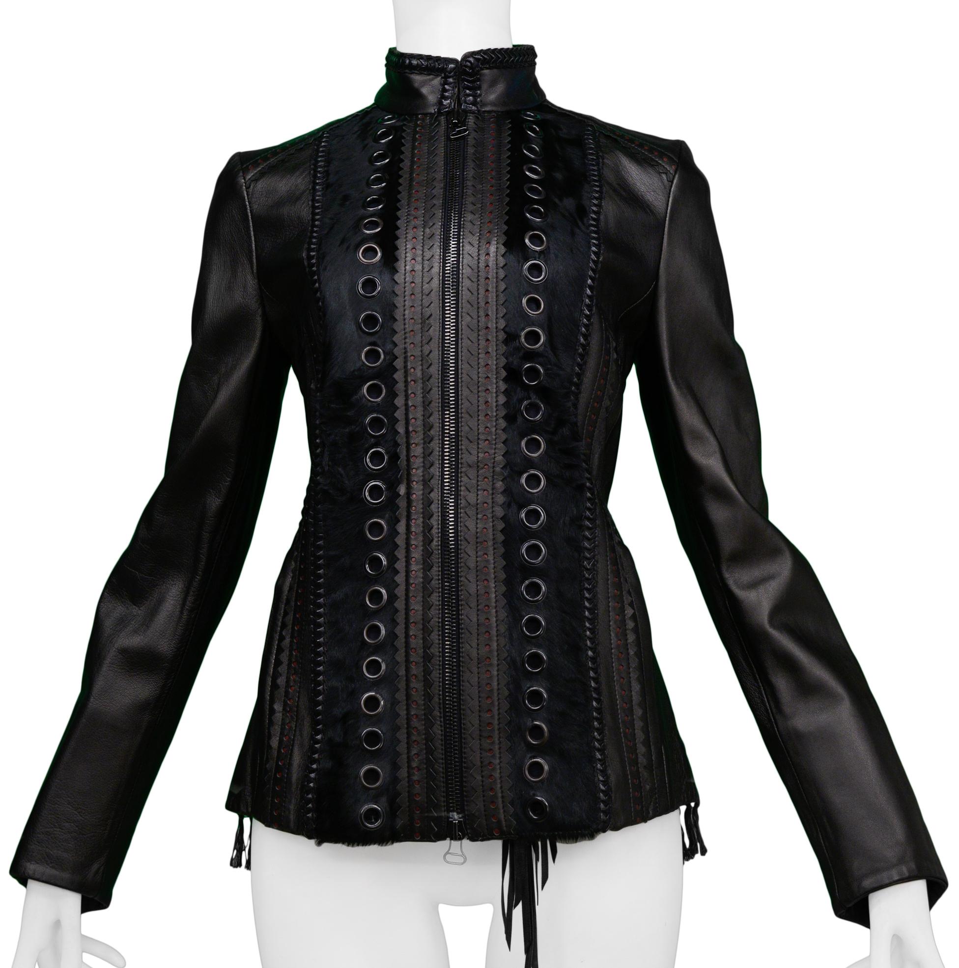 Superbe veste en cuir noir de Gianfranco Ferre pour moto avec bordure en fourrure en vente 3