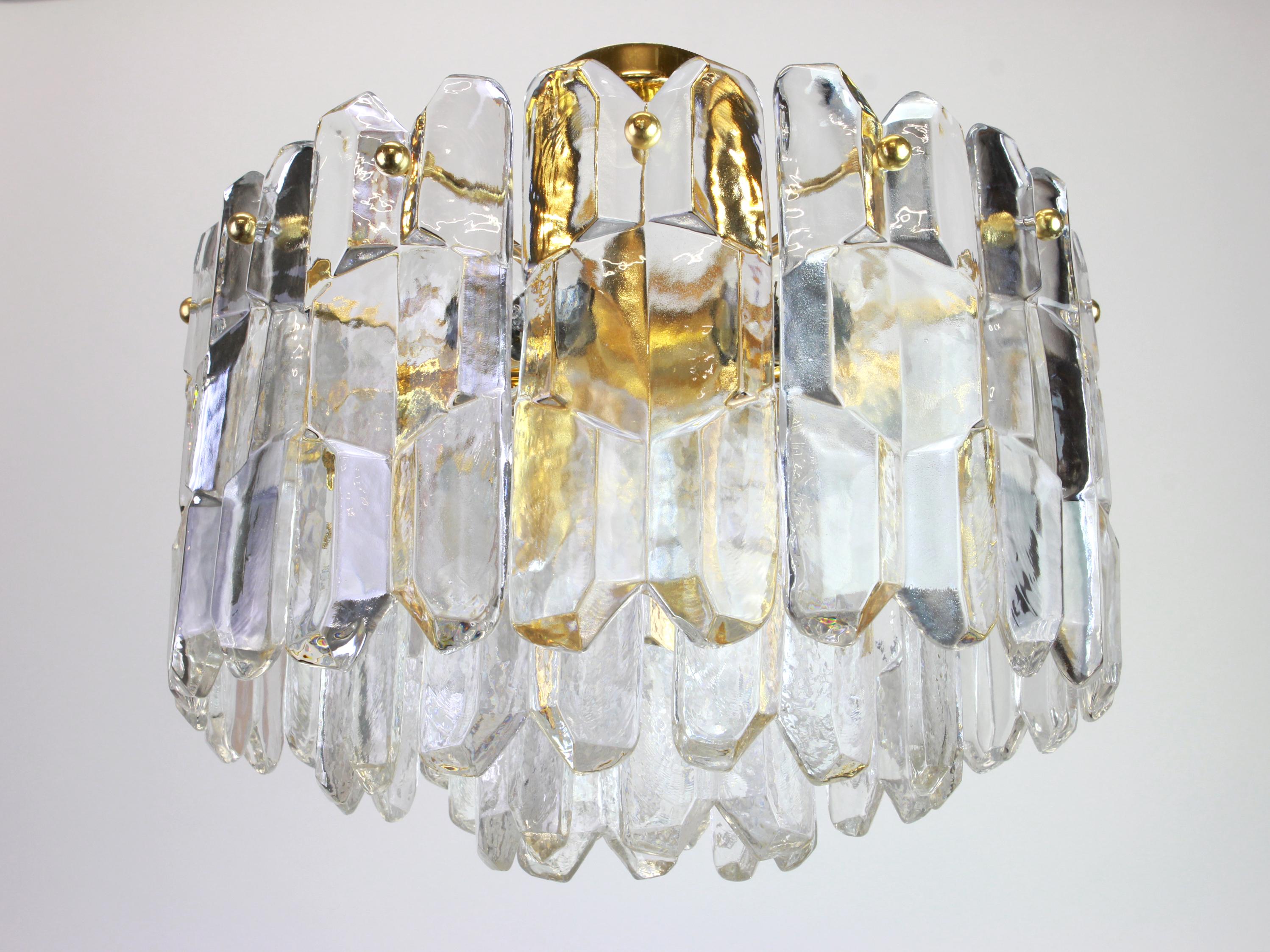 A wonderful gilt brass light fixture comprises crystal Murano glass pieces on a gilded brass frame. Its made by Kalmar (Serie: Palazzo), Austria, manufactured, circa 1970-1979.

It needs seven small bulbs E14 ( 40 W max for each bulb)
Light bulbs