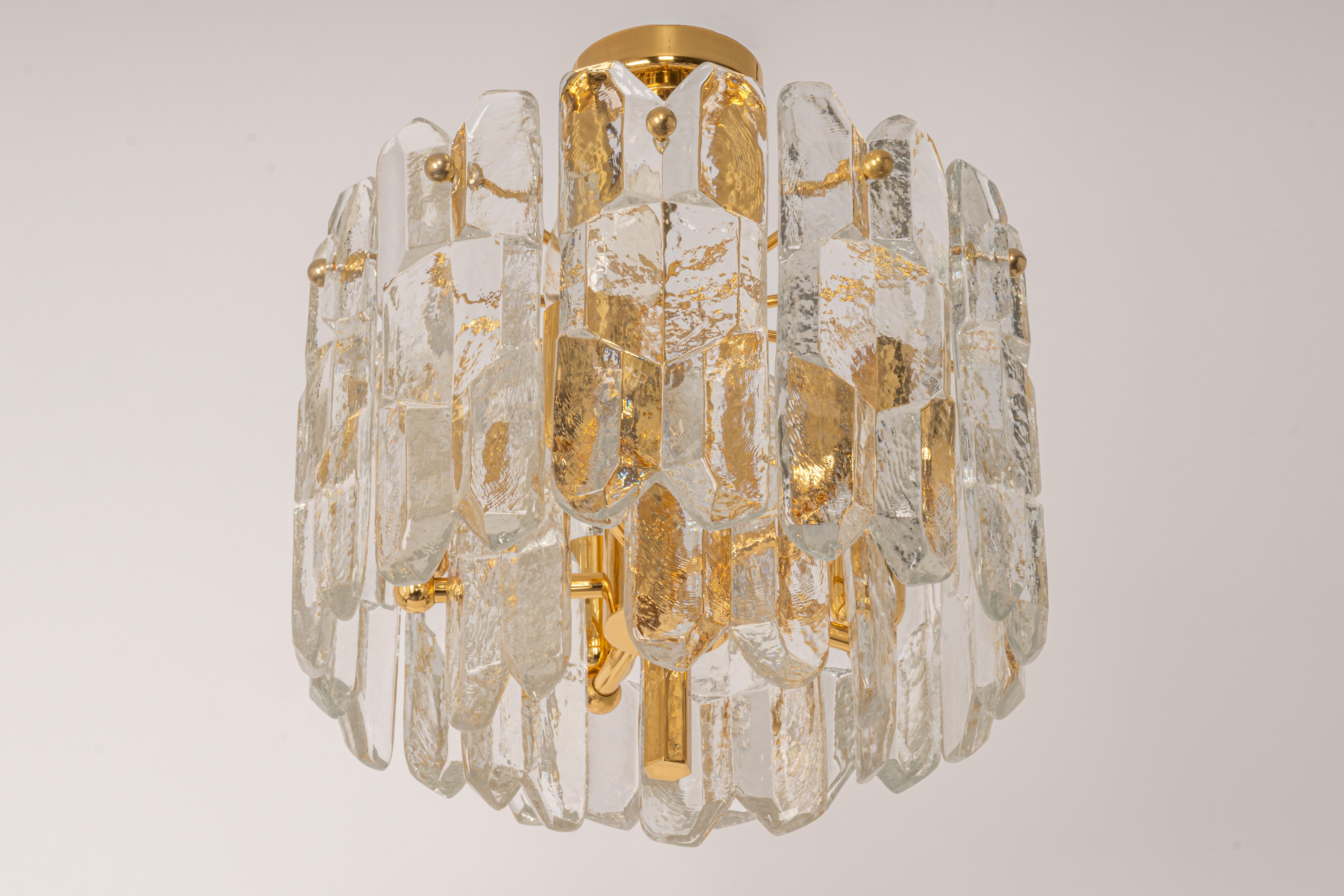 Wonderful gilt brass light fixture comprises 15 crystal Murano glass pieces on a gilded brass frame. Its made by Kalmar (Serie: Palazzo), Austria, manufactured, circa 1970-1979.

Two tiers structure gathering many structured glasses, beautifully
