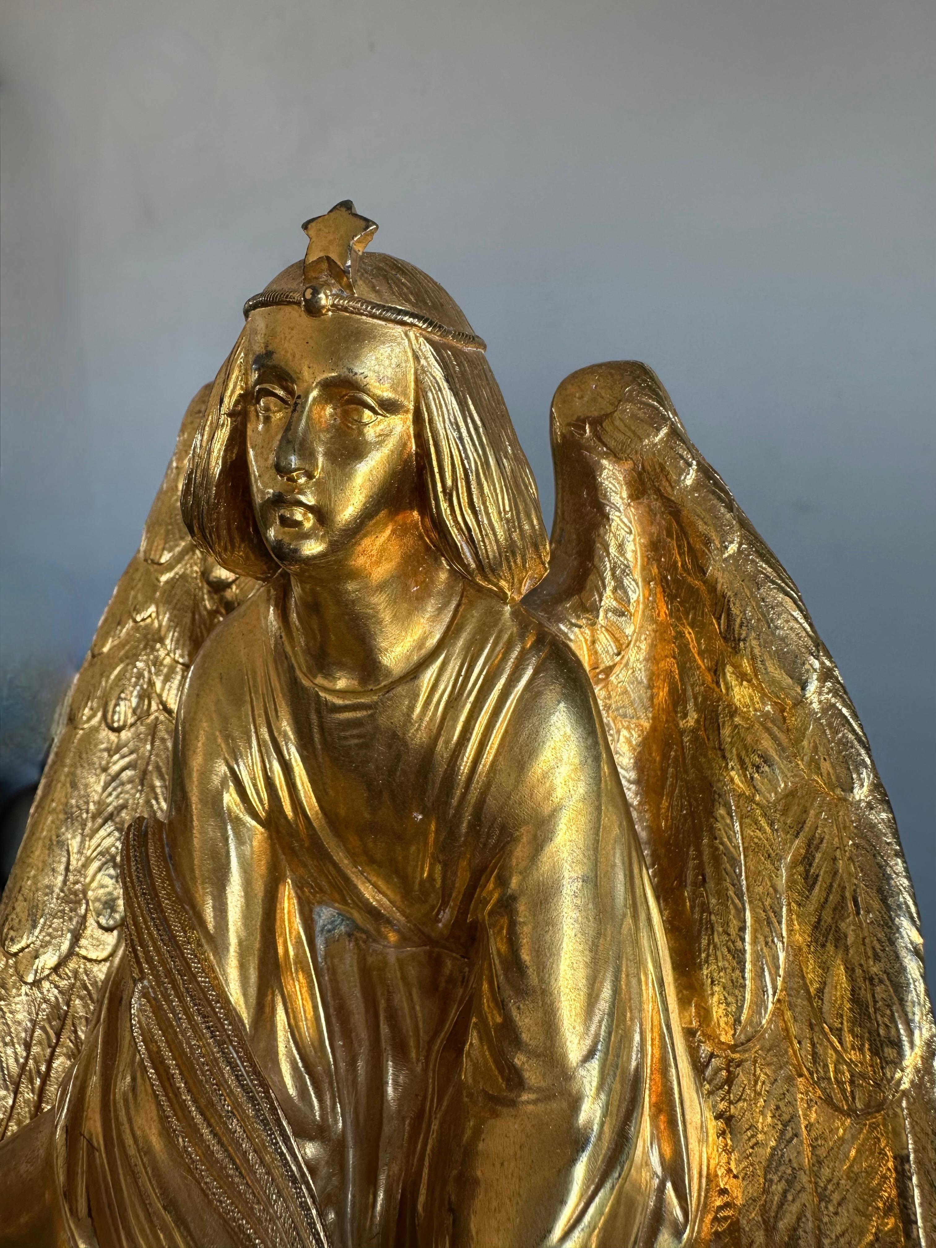 Vergoldete Bronze Gothic Revive Tischuhr w. Engel der Erde - Skulptur von Devaulx Paris im Angebot 8