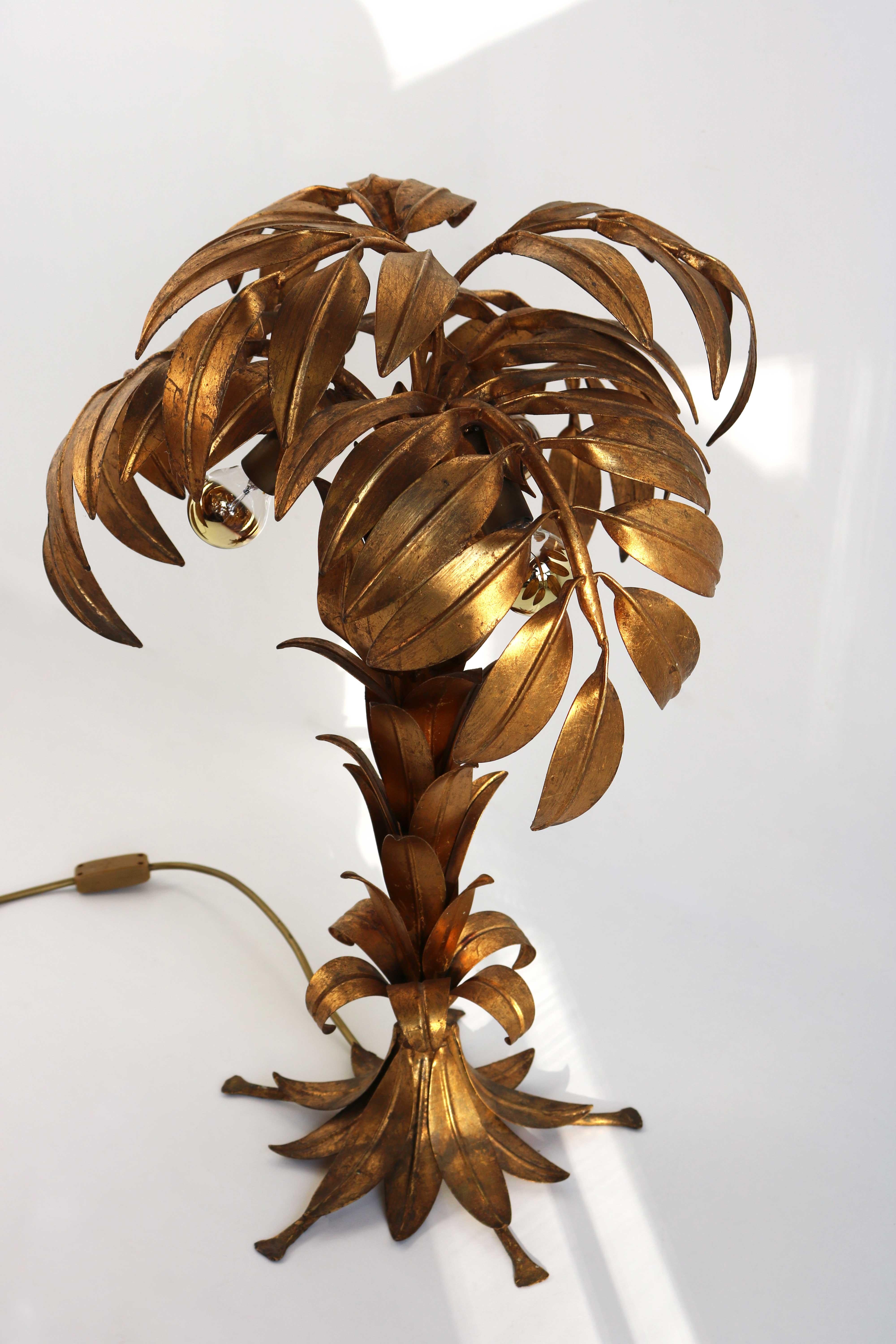 Atemberaubende vergoldete Palmen-Tischlampe von Hans Kögl, 1970er Design Hollywood Regency  (Metall) im Angebot