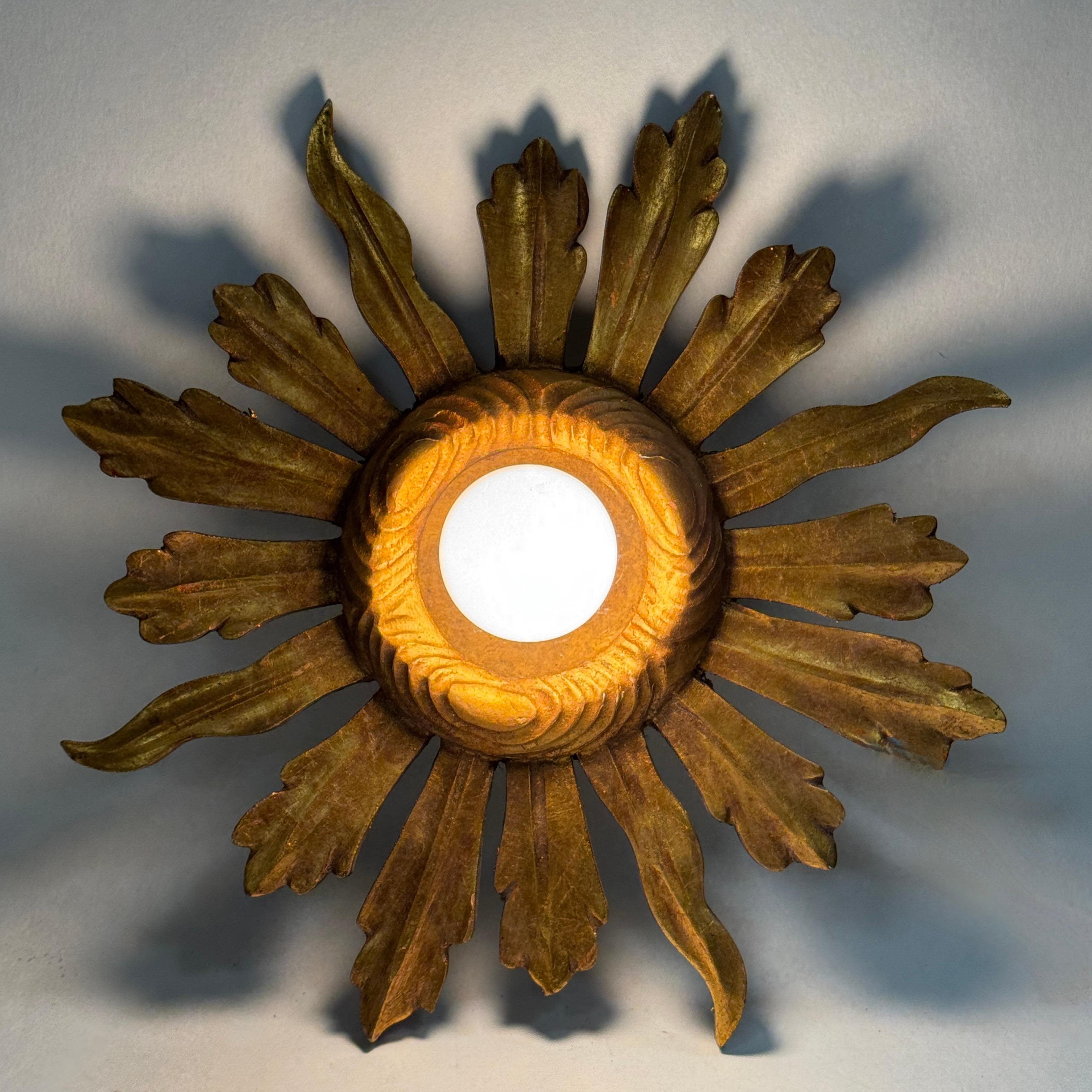 Superbe applique ou plafonnier encastré en bois doré à étoiles en forme de soleil Lights en vente 6