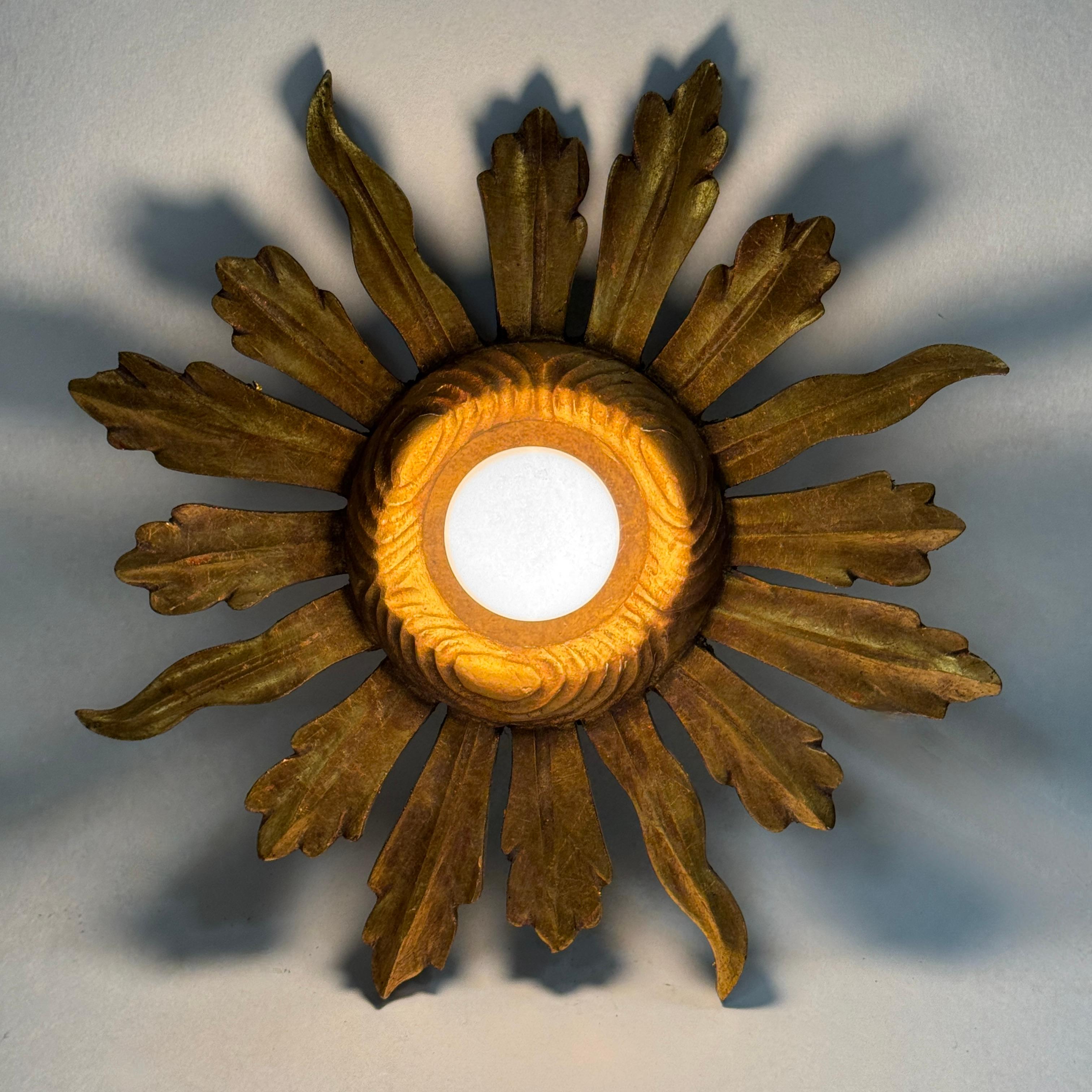 Superbe applique ou plafonnier encastré en bois doré à étoiles en forme de soleil Lights en vente 7