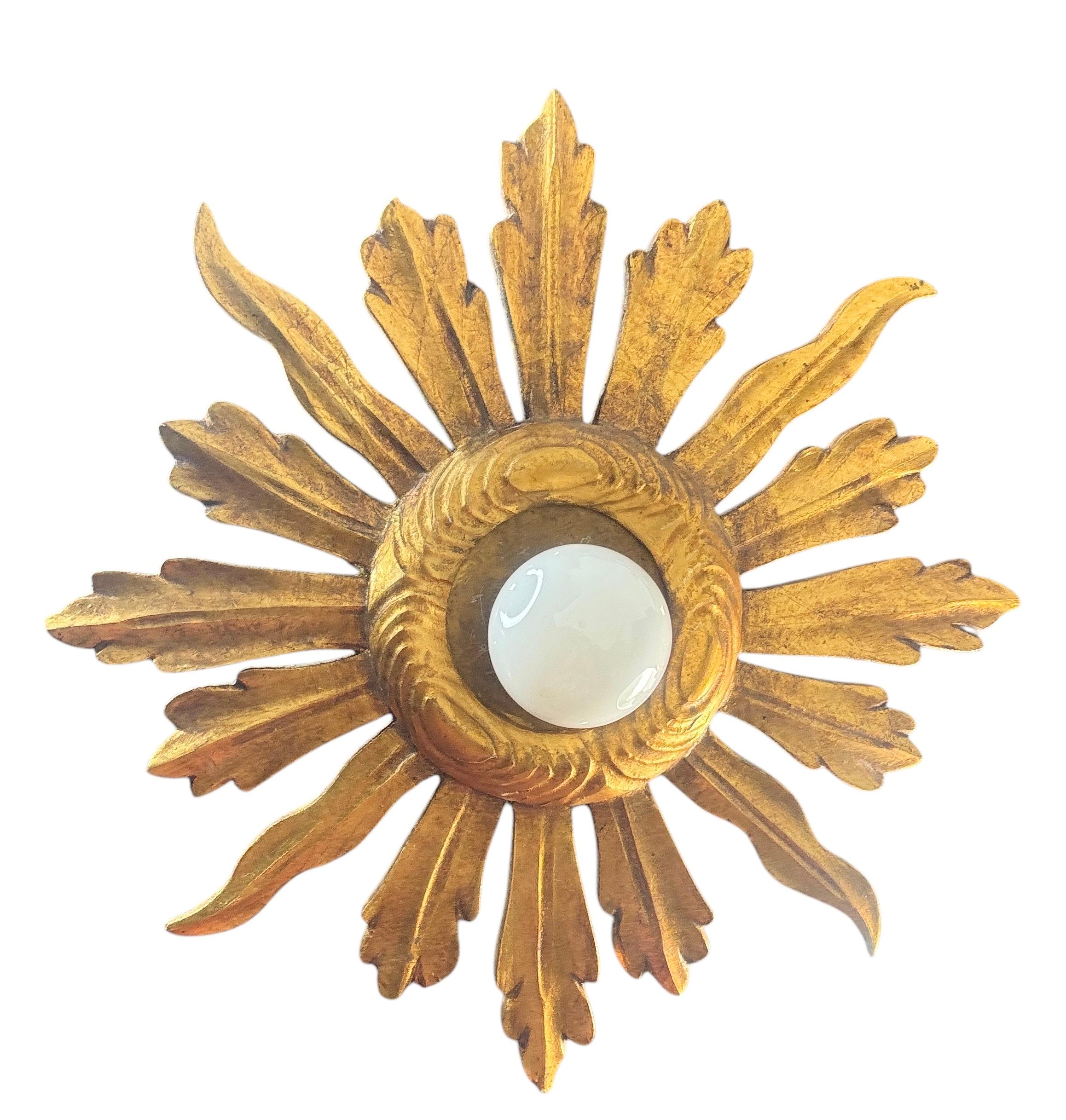 Superbe applique ou plafonnier encastré en bois doré à étoiles en forme de soleil Lights Bon état - En vente à Nuernberg, DE