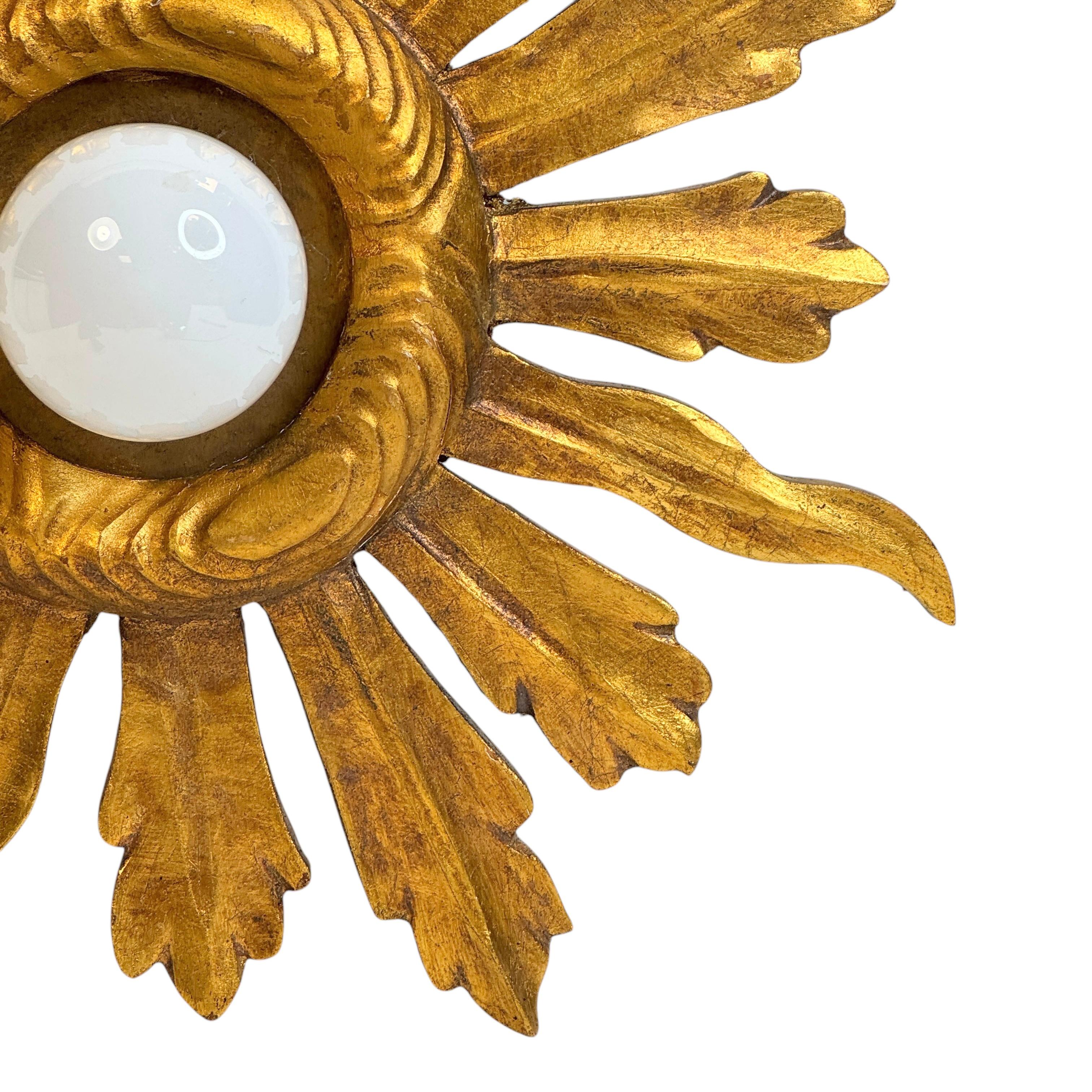 Superbe applique ou plafonnier encastré en bois doré à étoiles en forme de soleil Lights en vente 1